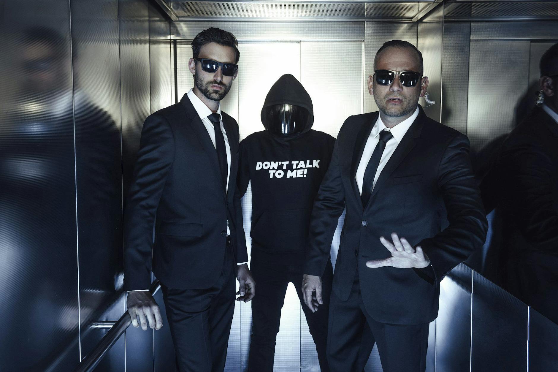 Wenn die Promis von „The Masked Singer“ ohne Kostüm unterwegs sind, haben sie stets Bodyguards dabei, dürfen mit niemandem sprechen.