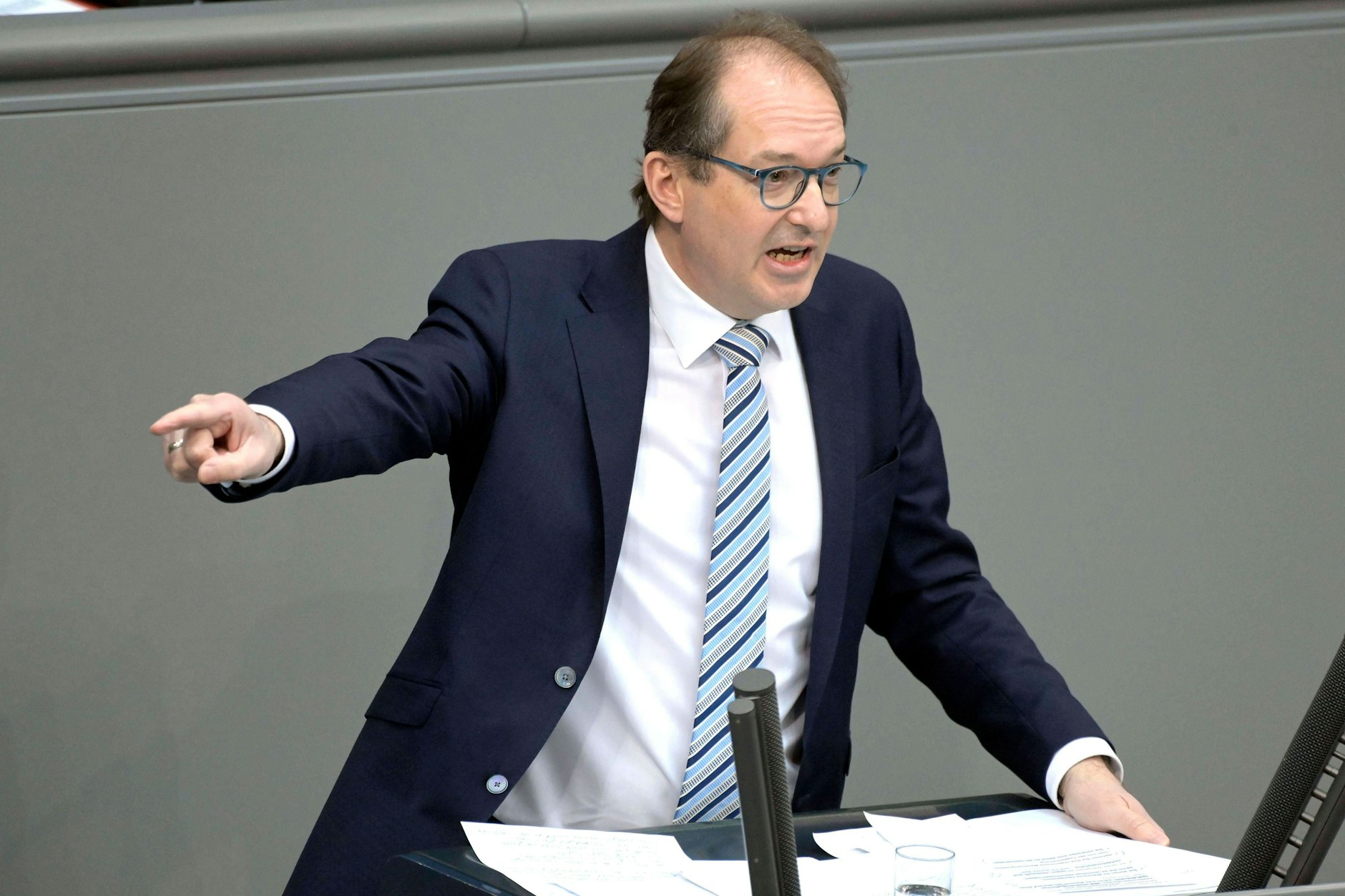 <a href="https://www.berliner-zeitung.de/topics/alexander-dobrindt">Alexander Dobrindt</a>&nbsp;(CSU) will einen Klimabonus für den Austausch alter Heizungen und eine „Abwrackprämie für Energiefresser“.