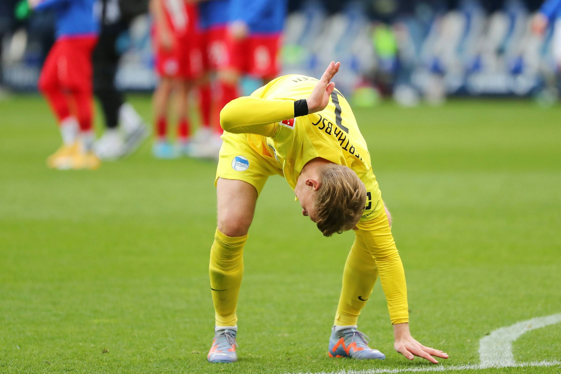 Frust pur: Torhüter Oliver Christensen muss fast jede Woche mit ansehen, wie seine Vorderleute bei Hertha BSC einen Elfmeter verschulden.