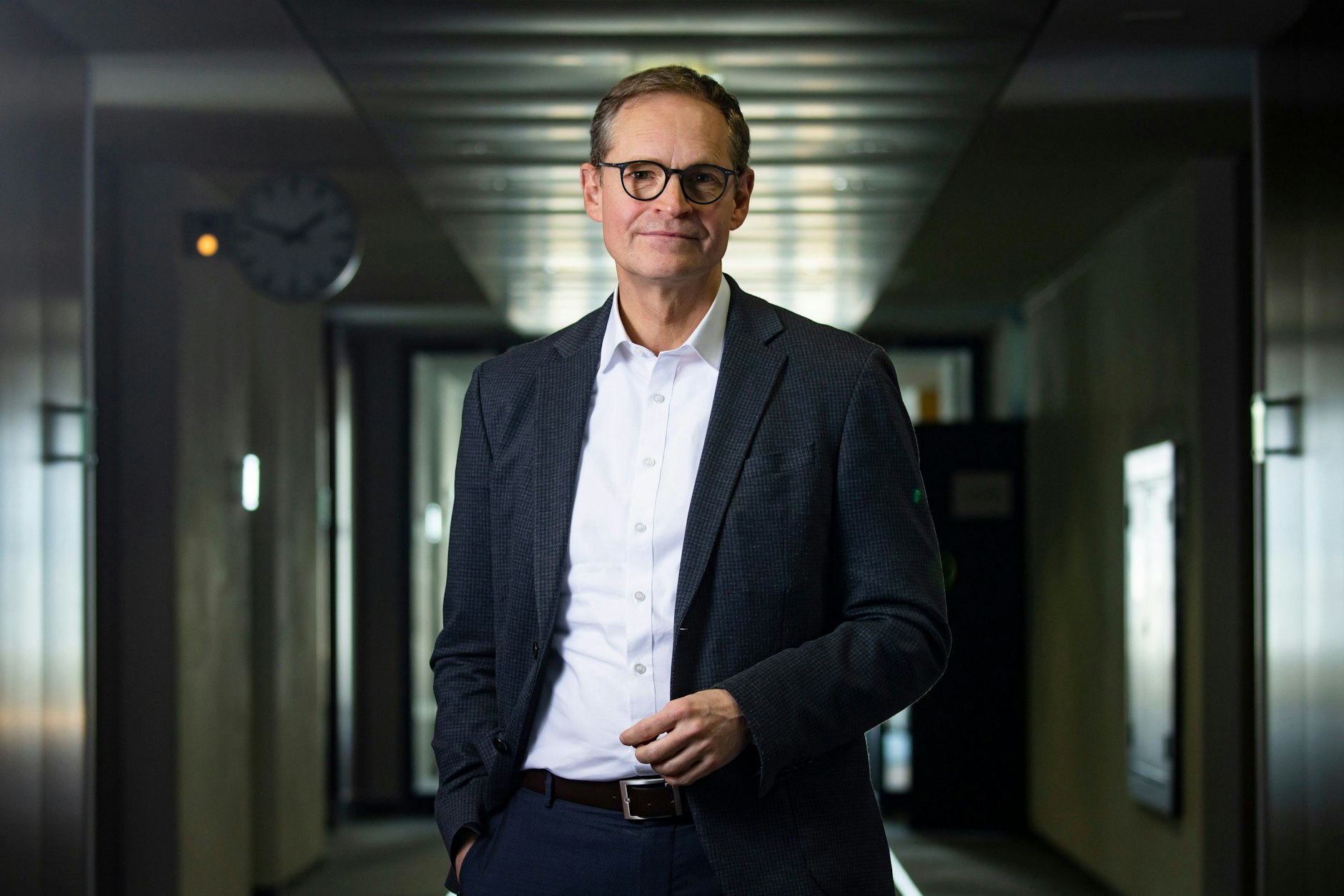 MdB und ehemaliger Regierender Bürgermeister von Berlin Michael Müller posiert für ein Bild in Berlin am 16. März 2023.