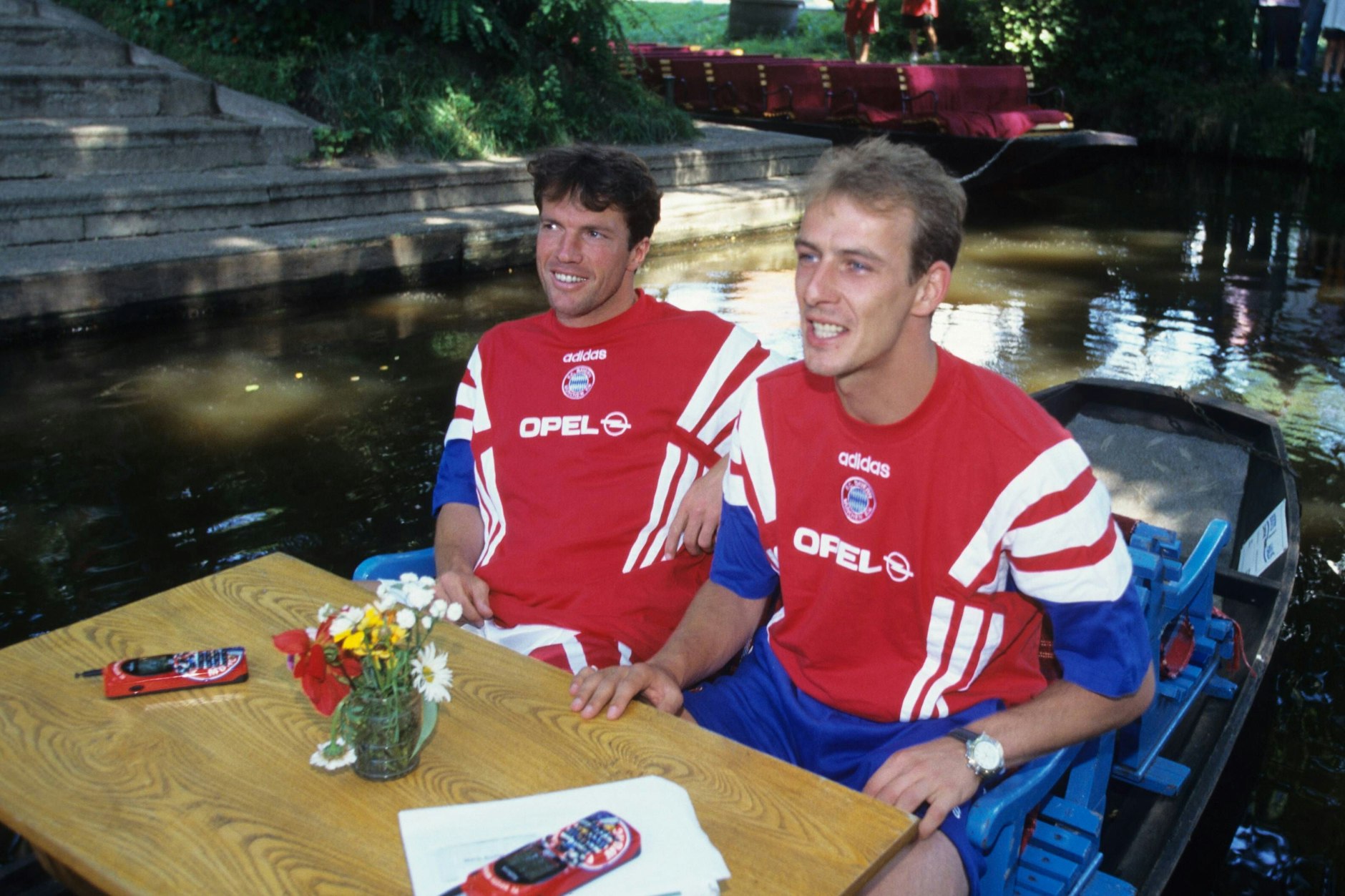Lothar Matthäus spielten nicht nur gemeinsam für den DFB sondern auch für den FC Bayern. Hier ein Bild aus dem Jahr 2000 und einem Trainingslager im Spreewald.