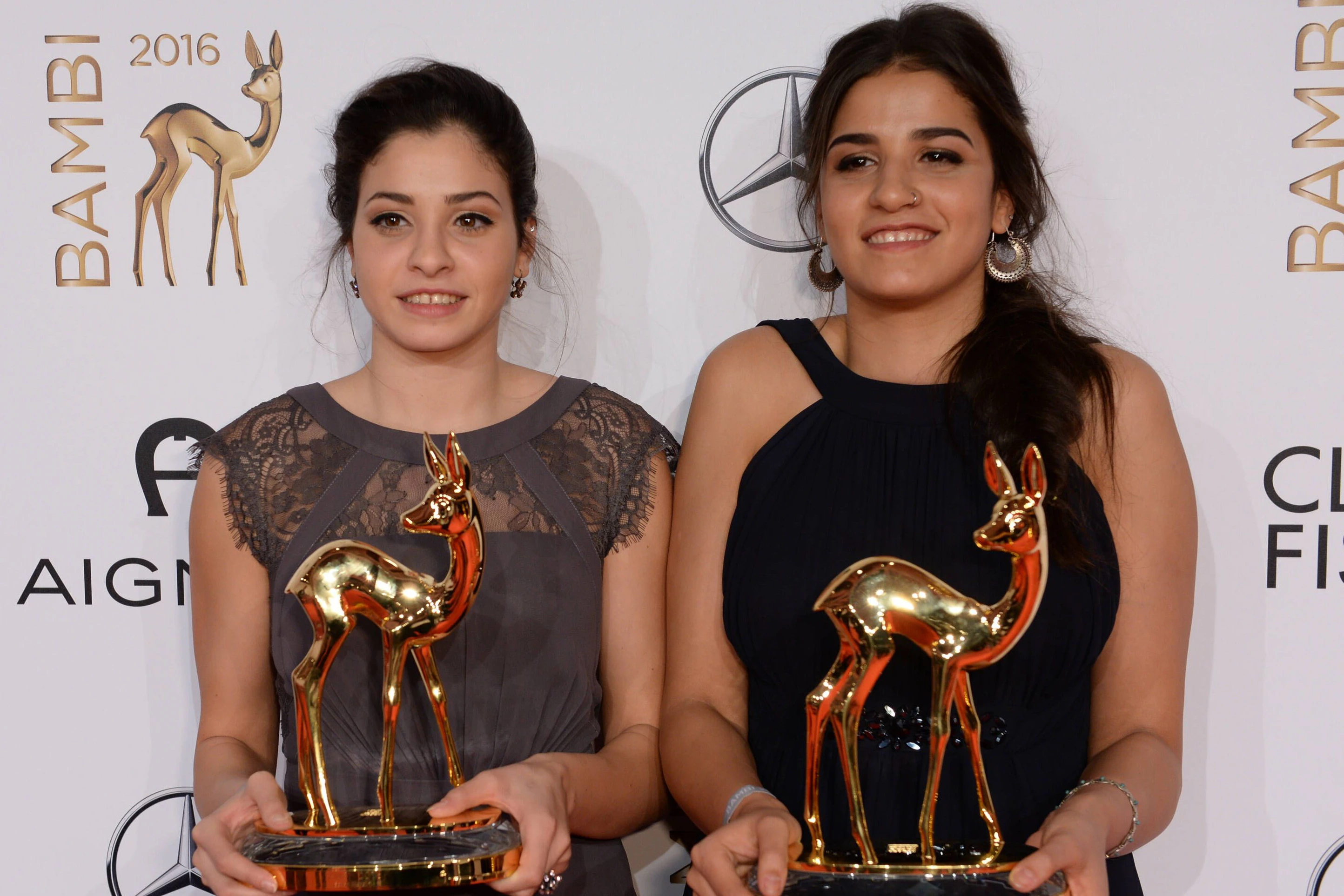 Fernsehpreis: Yusra (l.) und Sara Mardini bekamen 2016 einen Bambi in der Kategorie „Stille Helden“ verliehen.&nbsp;