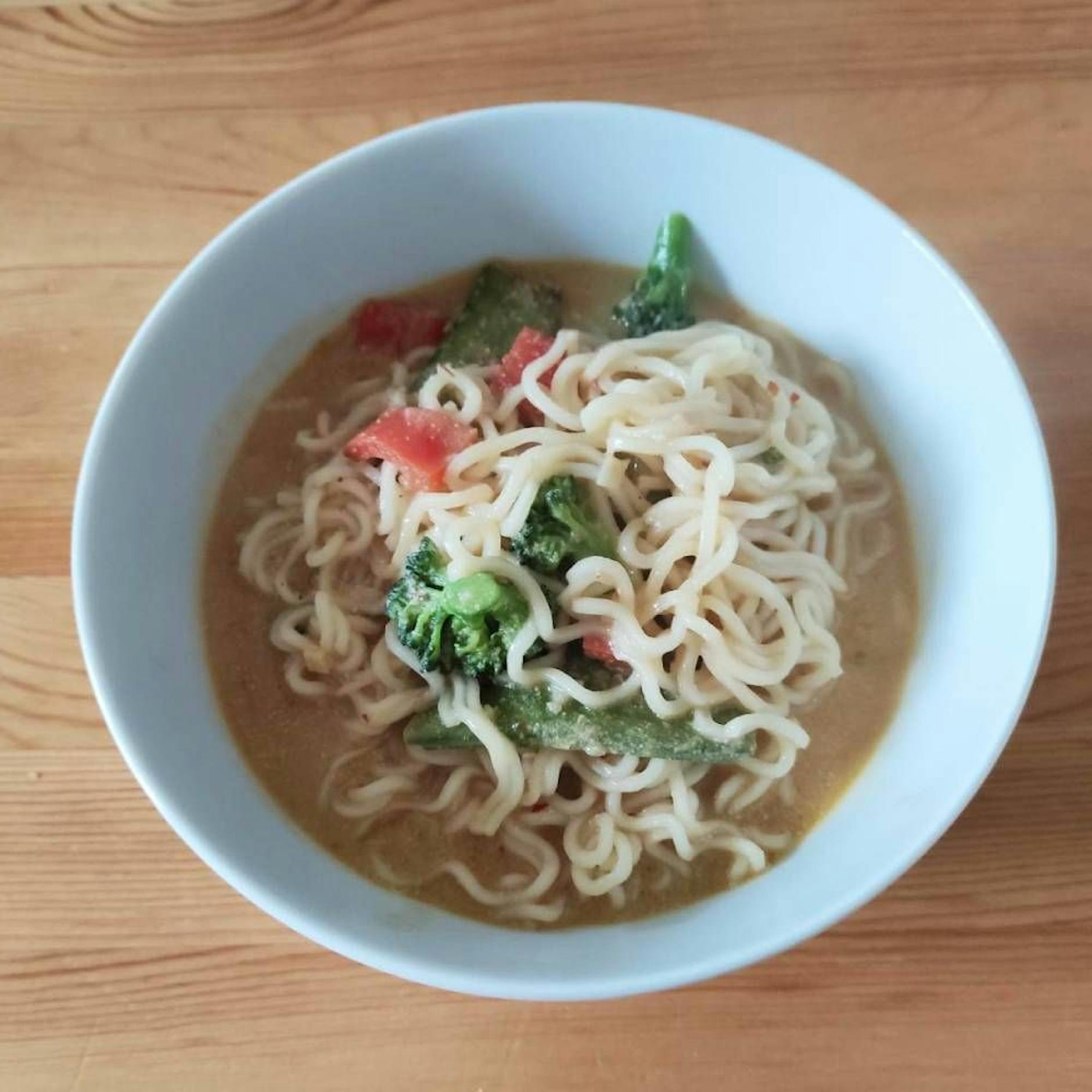 Rezept für Tahin-Ramen: Die schnelle schnelle Asia-Nudel-Suppe für zwischendurch