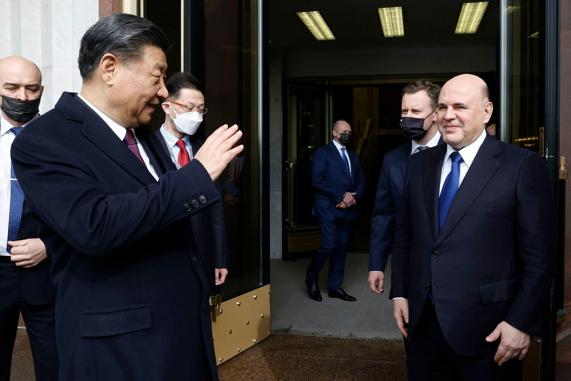 Nach ihren Gesprächen: Xi Jinping und Michail Mischustin. 