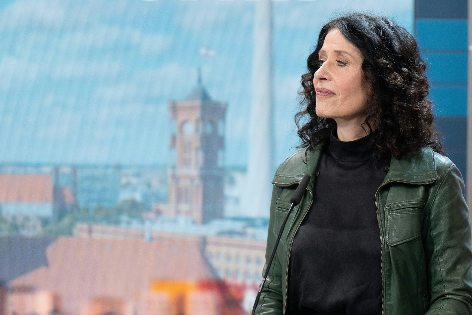 Laut Parteispitze habe Umweltsenatorin Bettina Jarasch stets betont, dass Klimaneutralität bis 2030 technisch möglich, politisch aber nicht realistisch sei.