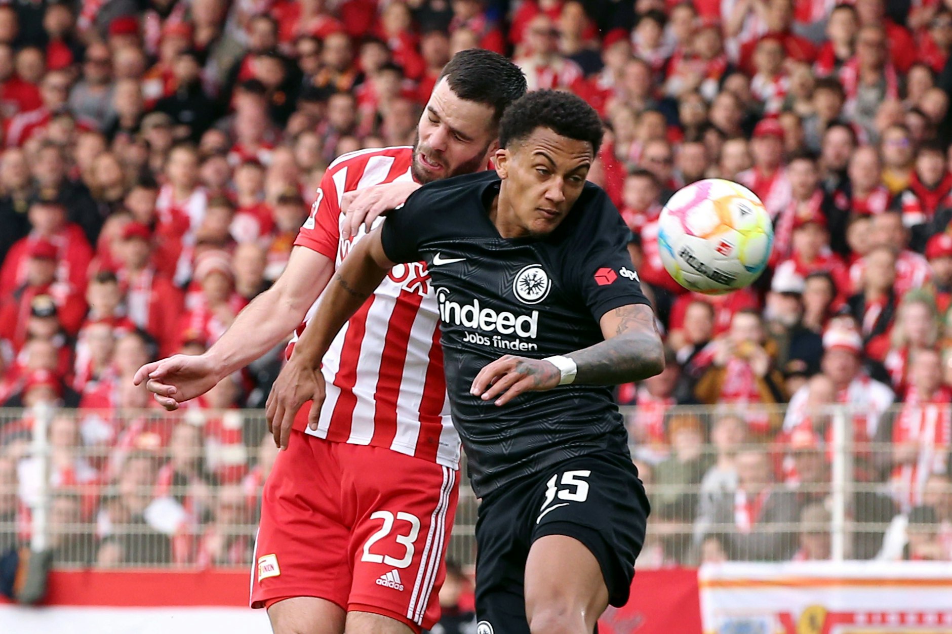 Niko Gießelmann – hier im Zweikampf mit Frankfurts Tuta – ist beim 1. FC Union immer eine Option.