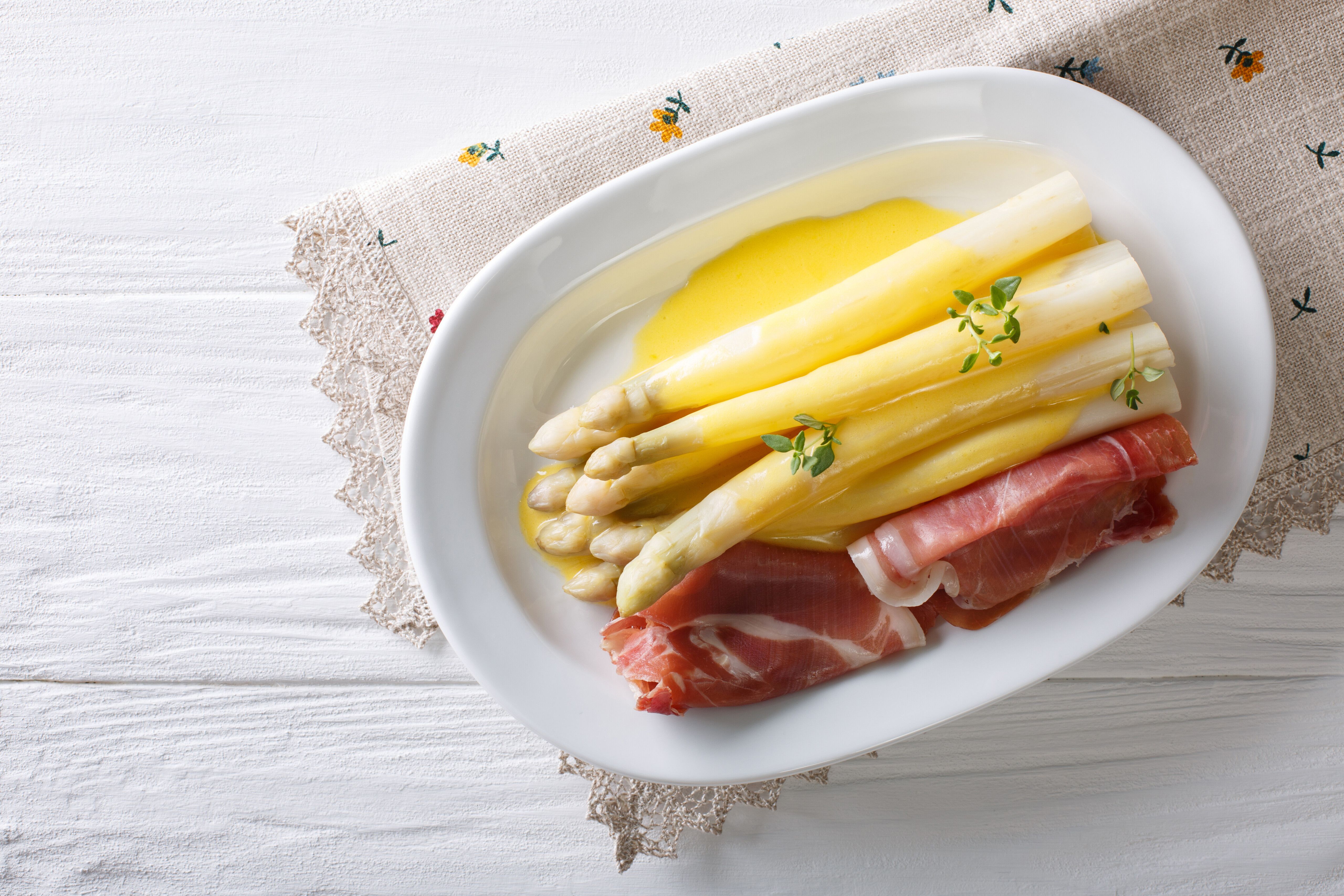 Rezept für Sauce Hollandaise: Perfekt zum Spargel! So machen Sie die leckere Soße einfach selbst – wichtig ist DIESE Zutat