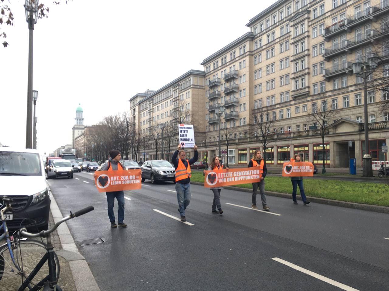 Lichtenberg: Letzte Generation Blockiert Zwei Straßen