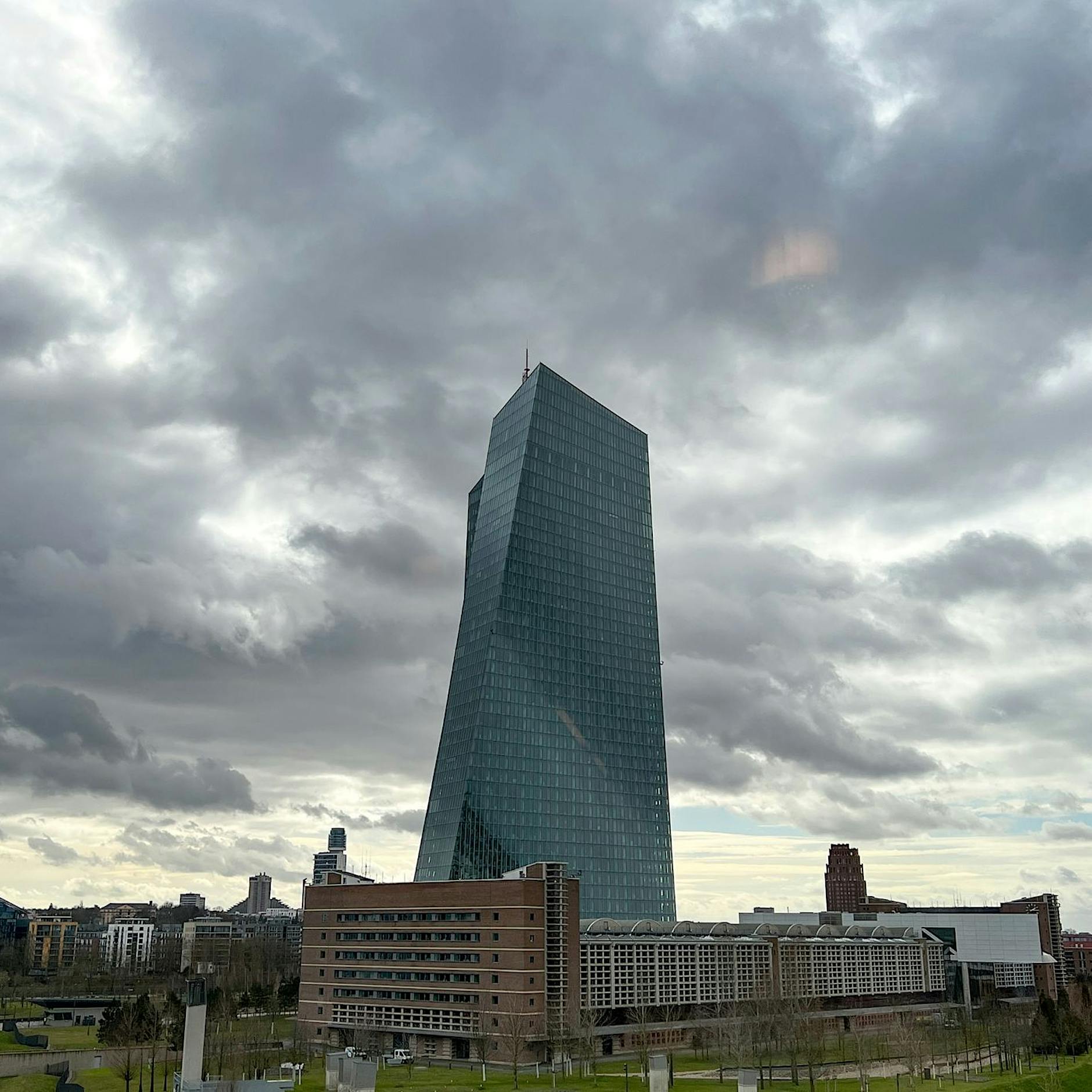 Zinswende: Zentralbanken nehmen Kollateralschaden in Kauf