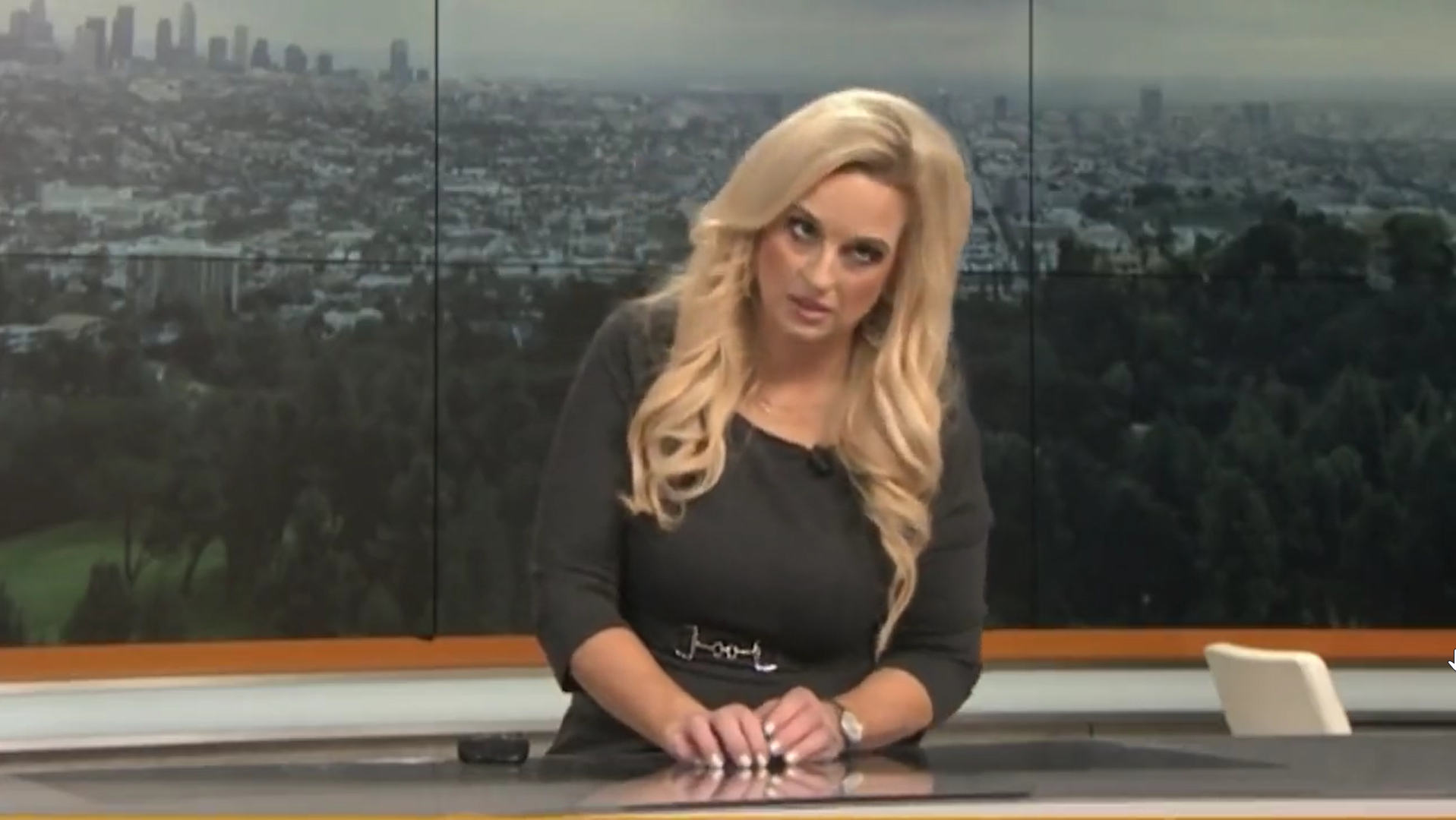 Image - MIT VIDEO! Schock im TV: Hier kollabiert eine Wetter-Moderatorin vor laufender Kamera – plötzlich verdrehte sie ihre Augen nach oben…