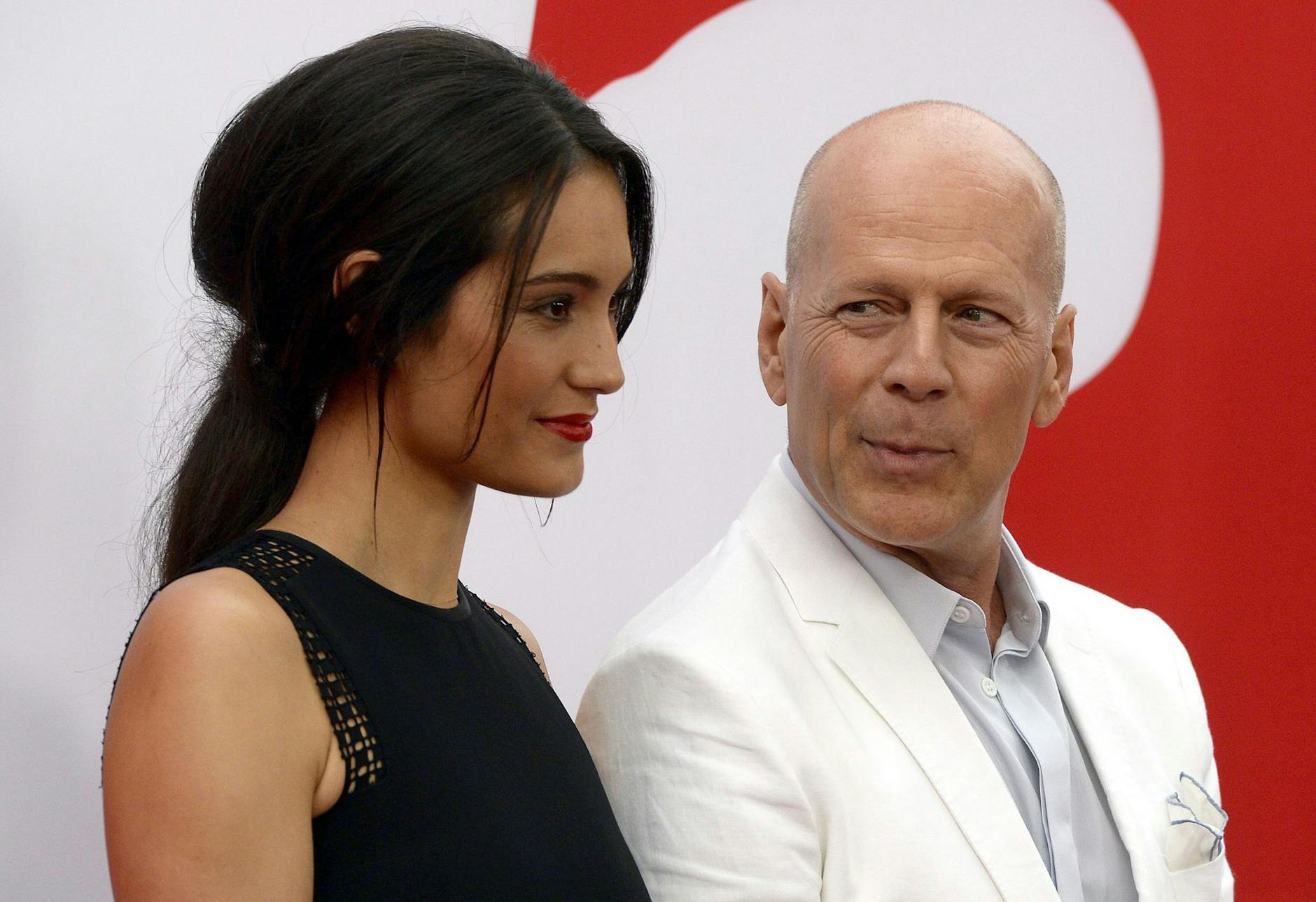 ARCHIV - Bruce Willis und Emma Heming-Willis bei der Premiere des Films «Red 2» 2013.