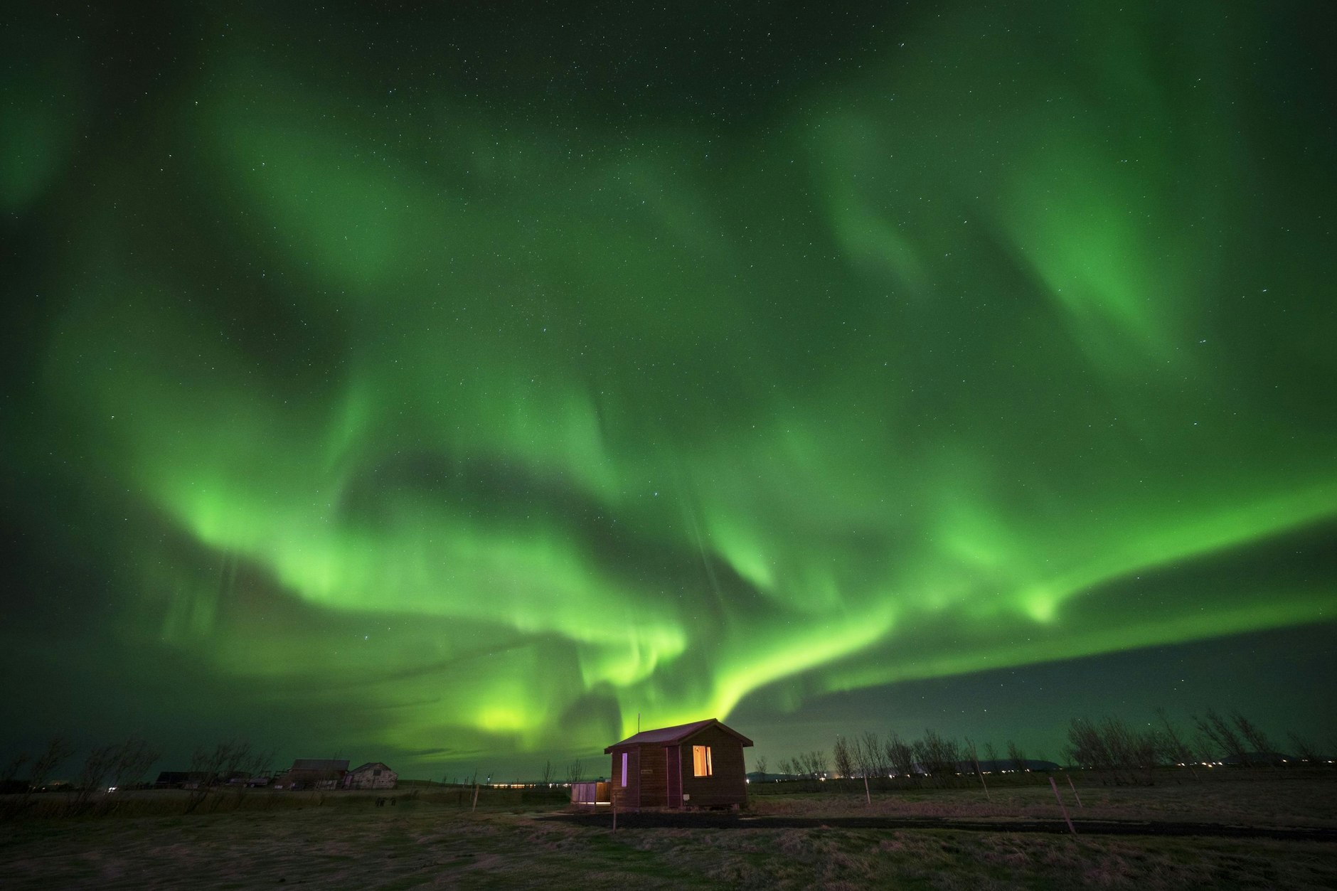 Das Nordlicht über Arabaer in der Nähe von Selfoss im Süden von Island.