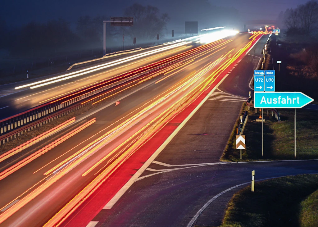 Klimaaktivisten schrauben 250 Schilder auf Autobahnen ab