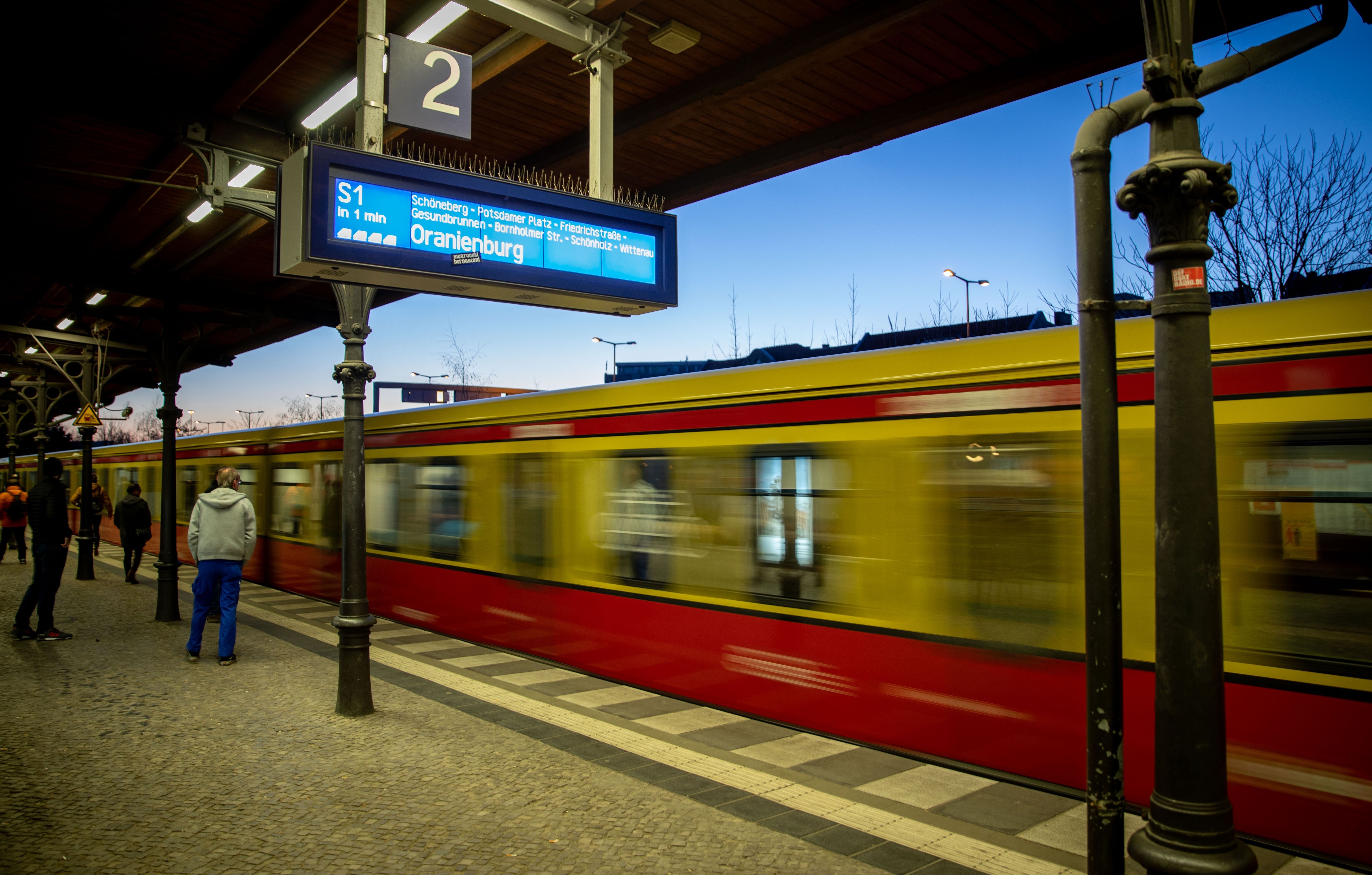 UPDATE! Schon um Mitternacht geht es los! Der Mega-Streik bei S-Bahn und Regionalverkehr: SO kommen wir am Montag zur Arbeit