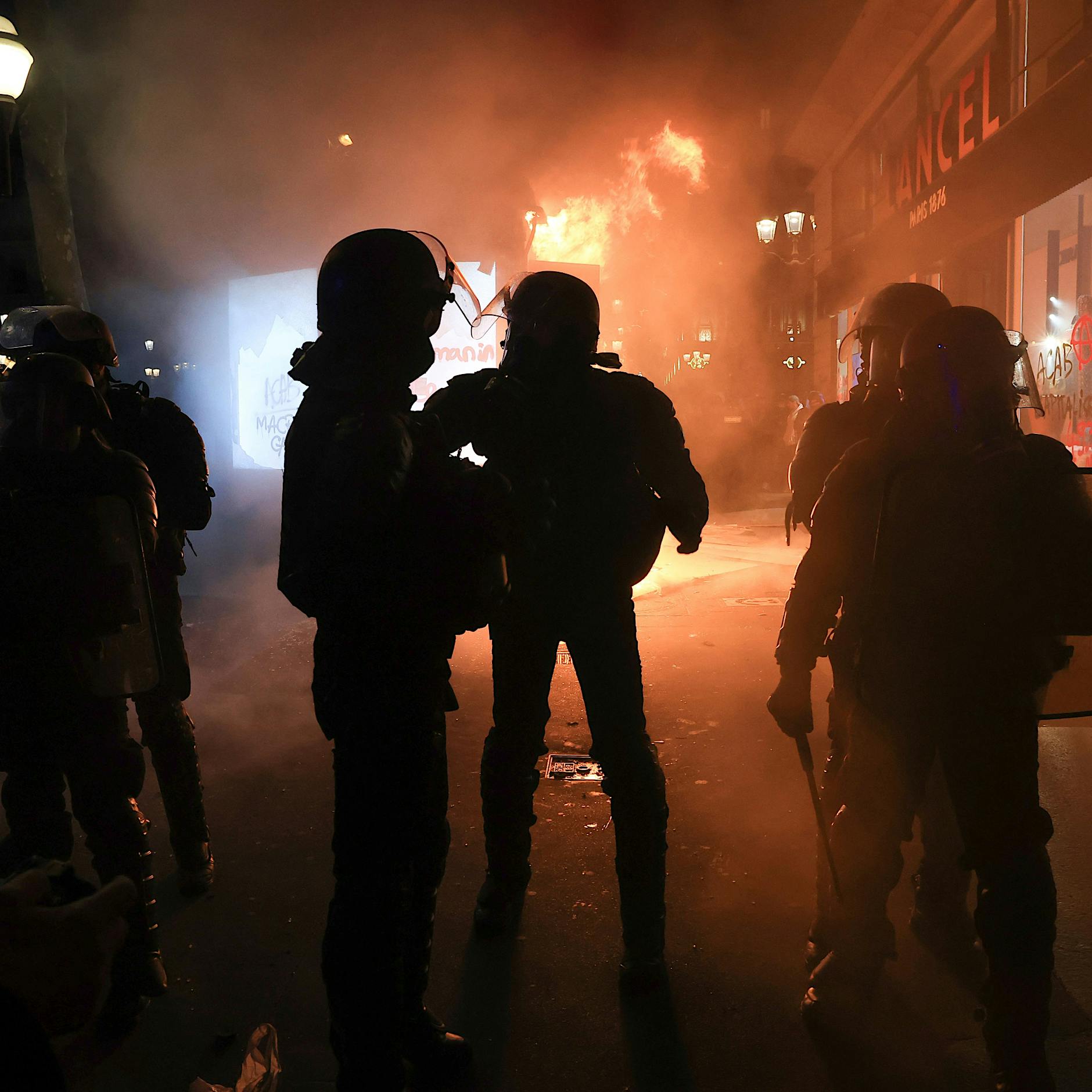 Frankreich: Randale bei Protesten, Polizei setzt Schlagstöcke und Tränengas ein