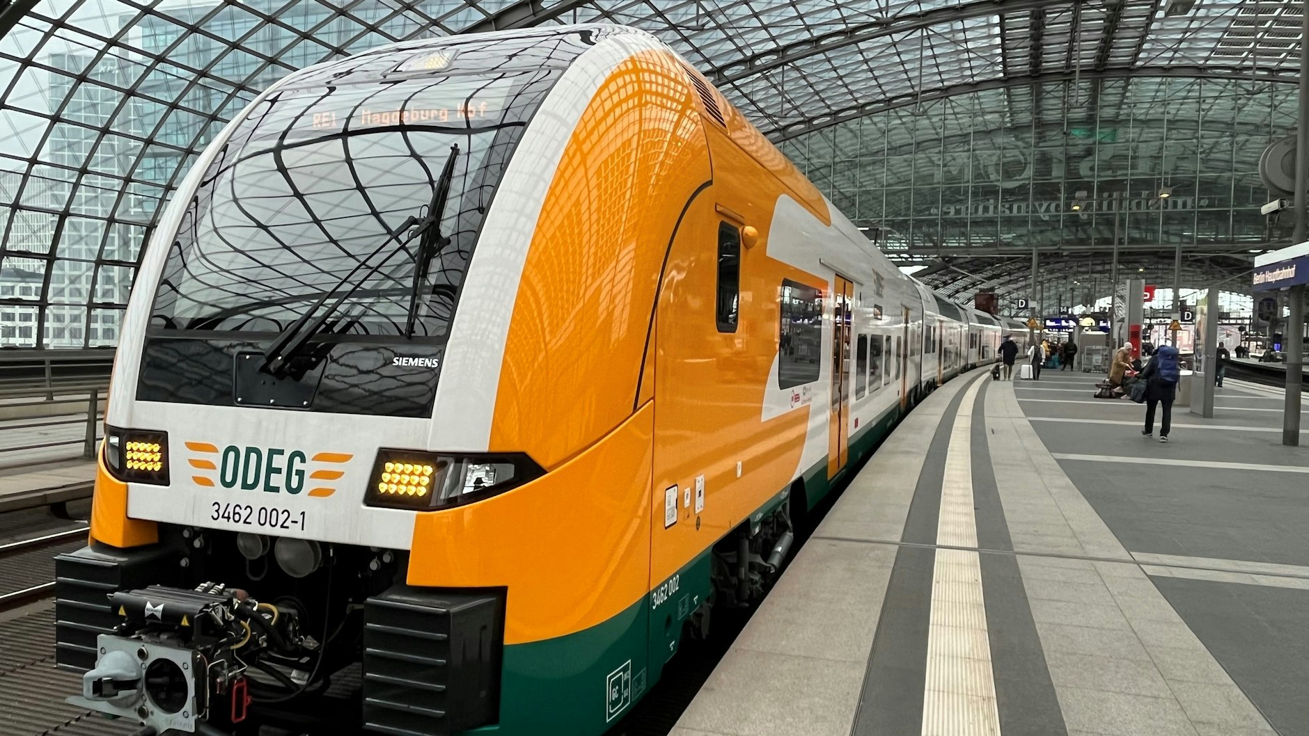 Die Züge der Odeg auf der Linie RE1 sind ebenfalls vom Mega-Streik am Montag betroffen.