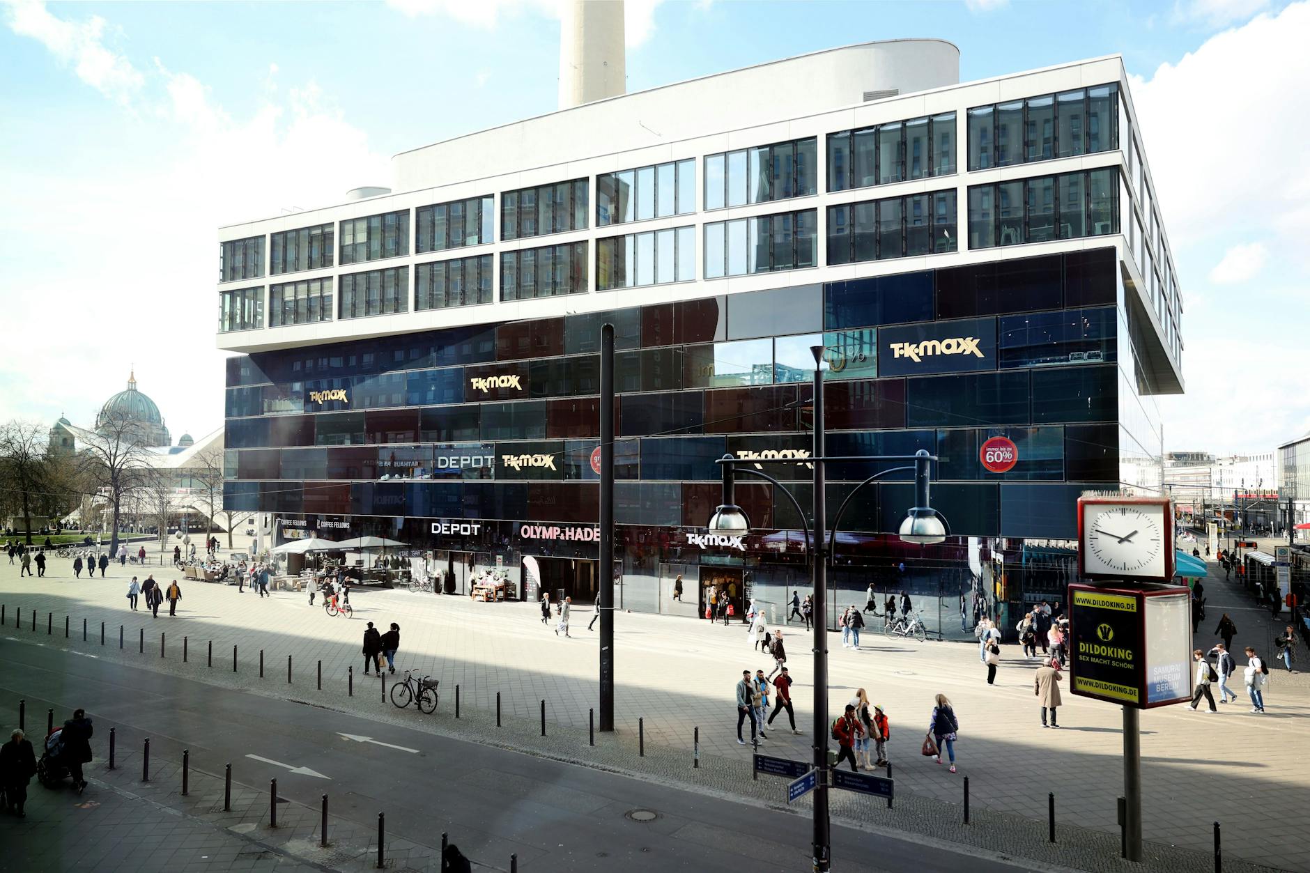 Ein Würfel ist gelandet: Das Shoppingerlebnis bleibt rund um den Alex eher zwiespältig, auch mit dem Alea 101.