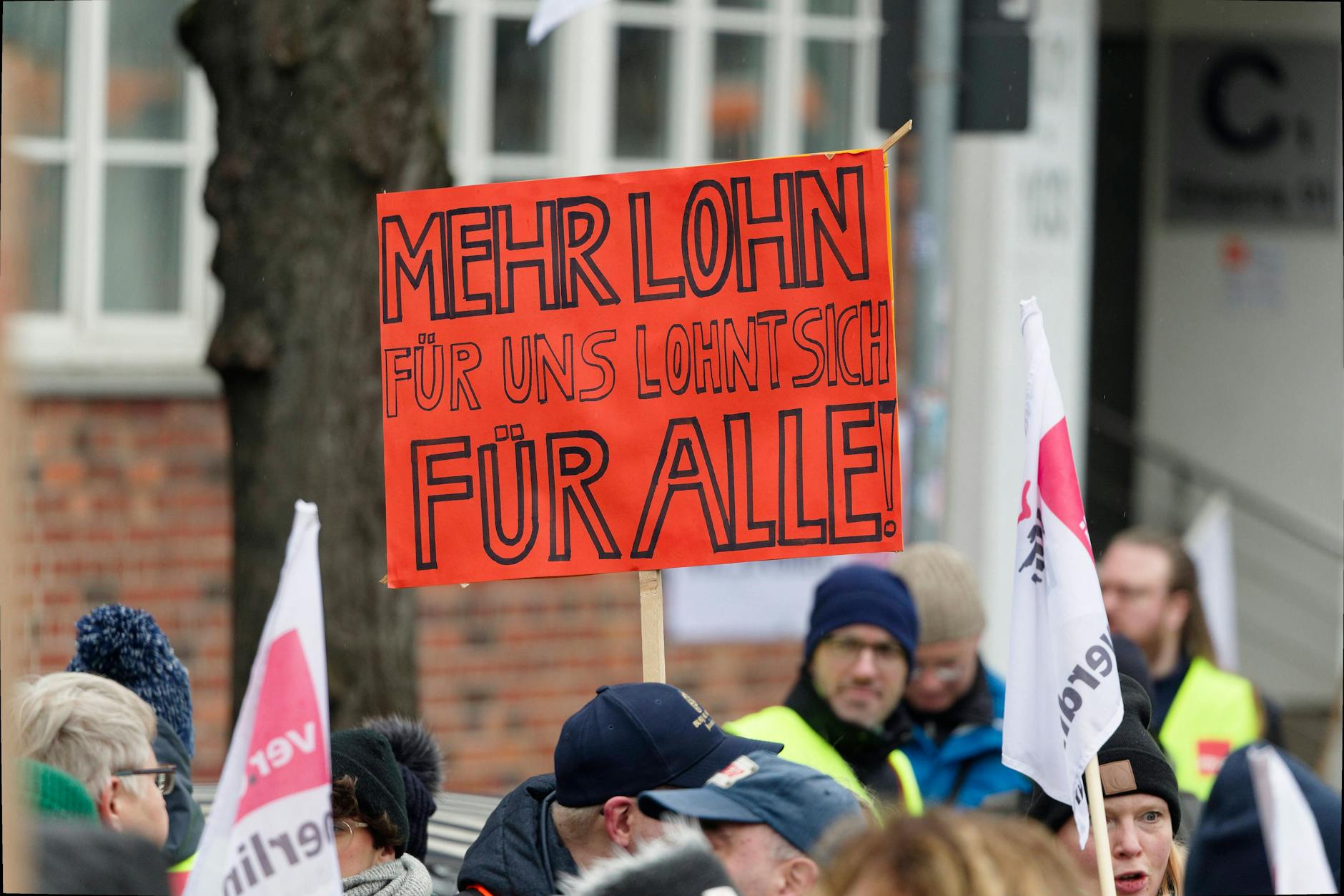 Beschäftigte im öffentlichen Dienst streiken am Donnerstag erneut für höhere Löhne.
