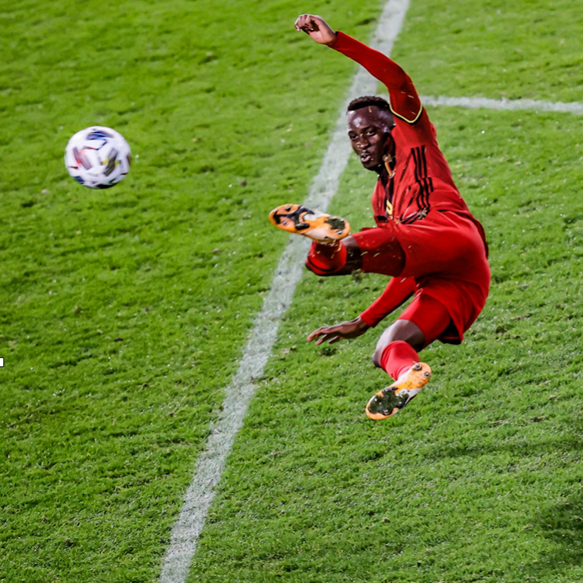 Hertha BSC: Zlatan Ibrahimovic oder Dodi Lukebakio, wer fliegt beim Stürmerduell schöner zu seinem Tor?