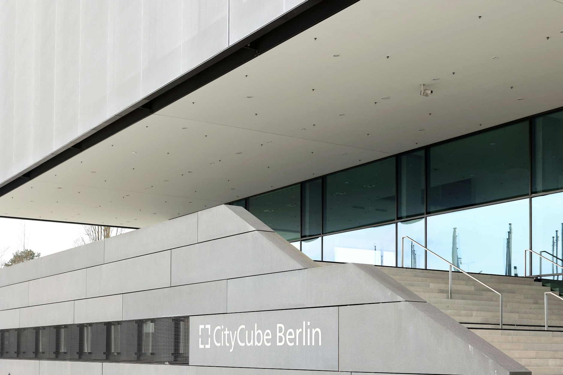 Grau, eintönig, einfallslos: der CityCube, der nicht mal ein richtiger Würfel ist.