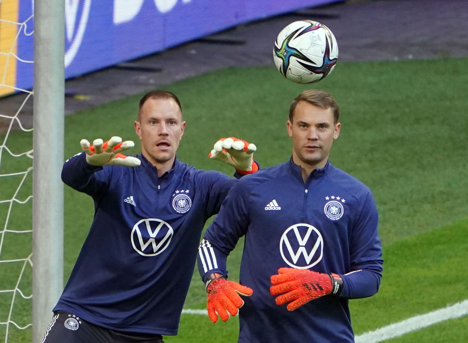 Image - Keine Chance mehr für Manuel Neuer? Bundestrainer Hansi Flick macht ter Stegen zur Nummer 1