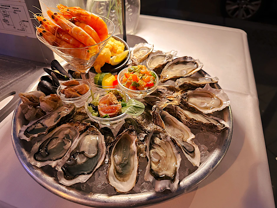 „Plateau De Fruits De Mer“
              
              im Restaurant Volk - kann es besser werden? Wir finden nicht.