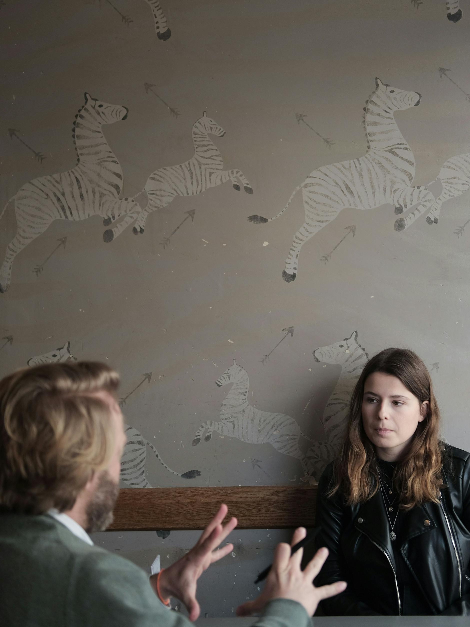 Luisa Neubauer im Gespräch mit Moritz Eichhorn, Politikchef der Berliner Zeitung