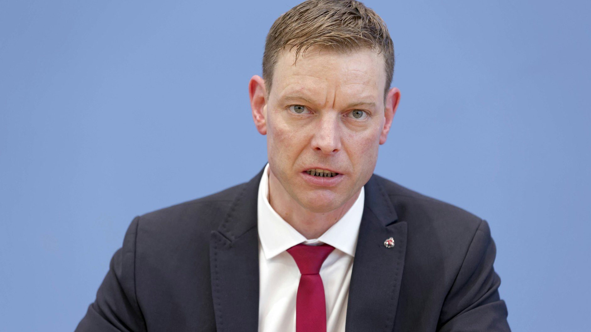 Dirk Engelhardt vom&nbsp;Bundesverband Güterkraftverkehr Logistik und Entsorgung (BGL) befürchtet Millionenschäden im Warentransport wegen der Streiks.