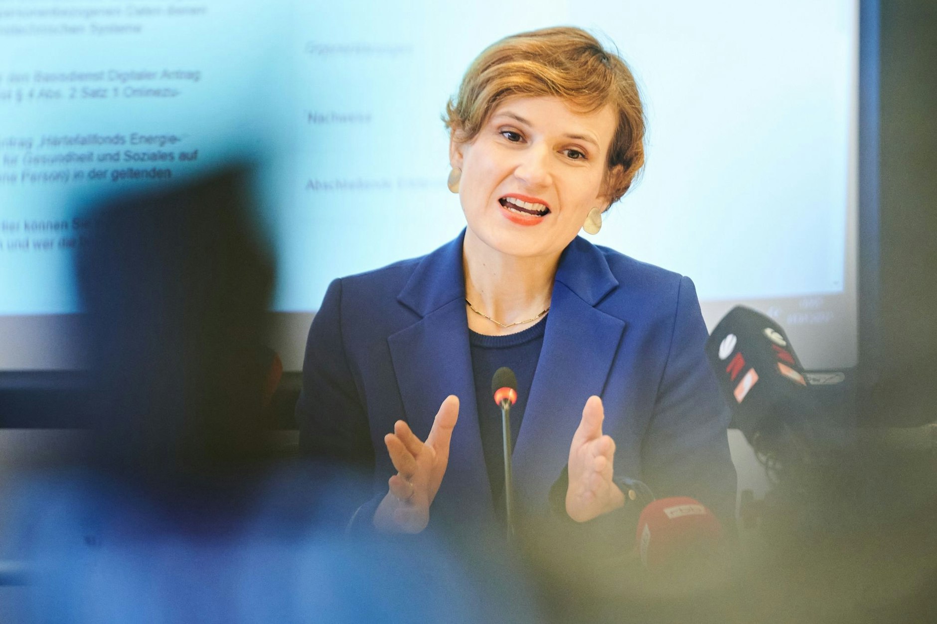 Arbeits- und Sozialsenatorin Katja Kipping (Die Linke) warnt vor dem Mega-Stau am Montag.