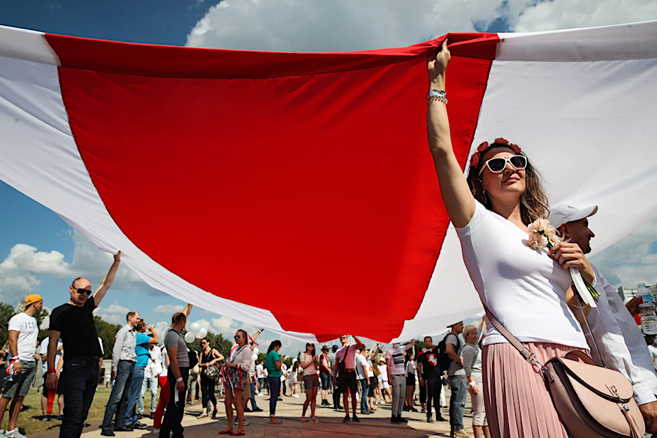 Im August 2020 gingen Millionen von Belarussen auf die Straße – mit der weiß-rot-weißen Flagge.
