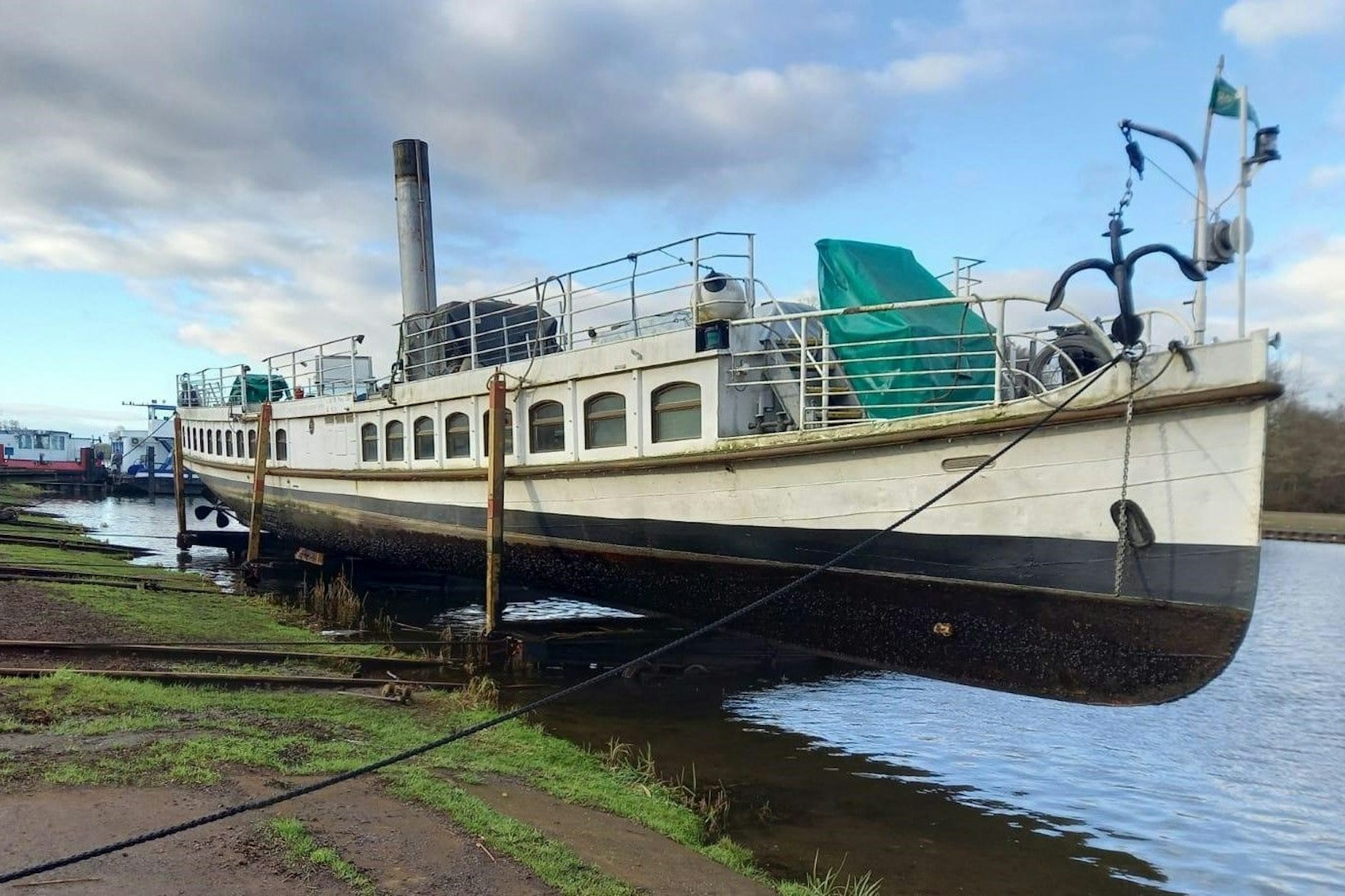 Die Kaiser Friedrich wird flott gemacht.