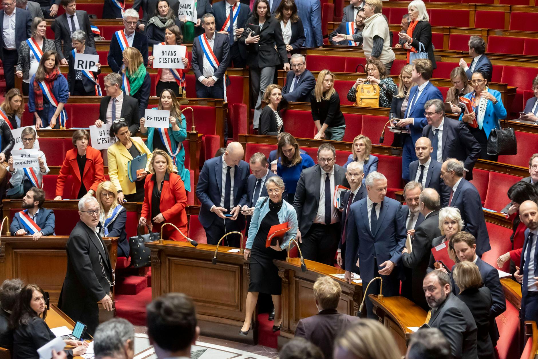 Tumultartige Szenen spielten sich vergangene Woche im französischen Parlament ab.