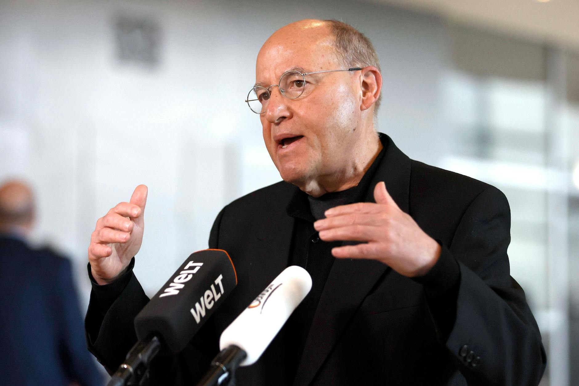 Gregor Gysi ist voll des Lobes für die Rede von König Charles im Bundestag.