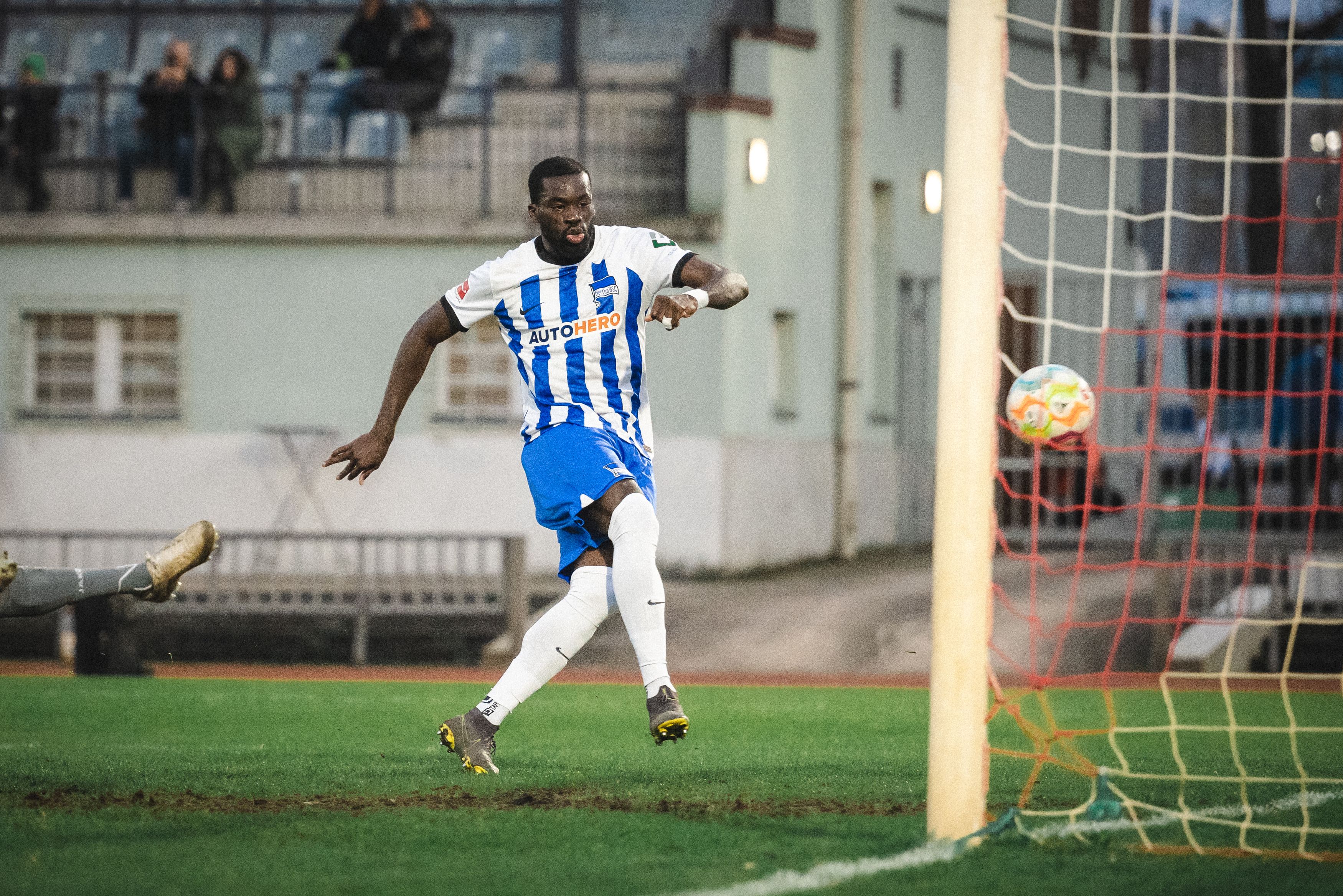 Image - Hertha BSC siegt 5:1: Stürmer Willy Kanga trifft dreimal, jetzt winkt die Startelf!