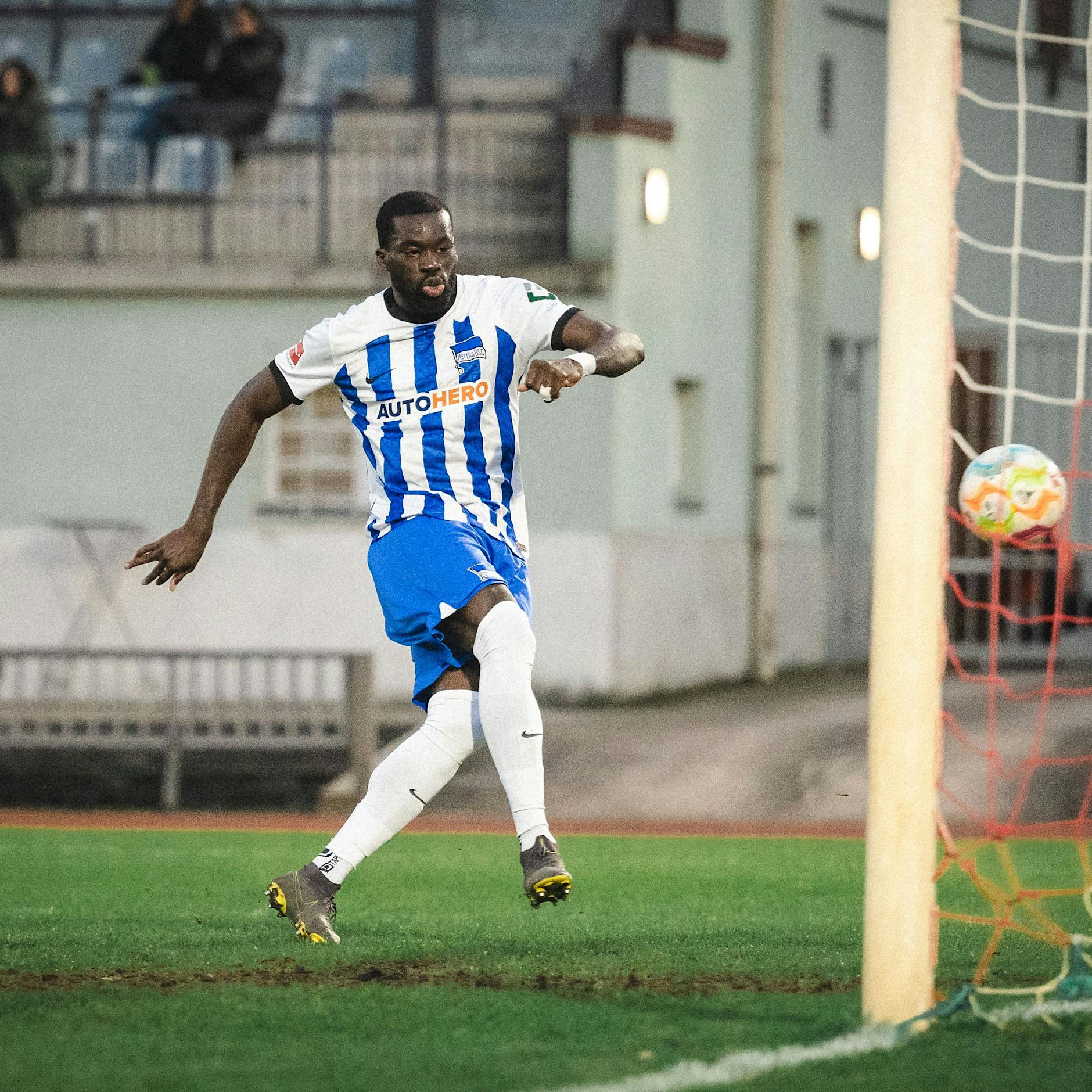 Hertha BSC siegt 5:1: Stürmer Willy Kanga trifft dreimal, jetzt winkt die Startelf!