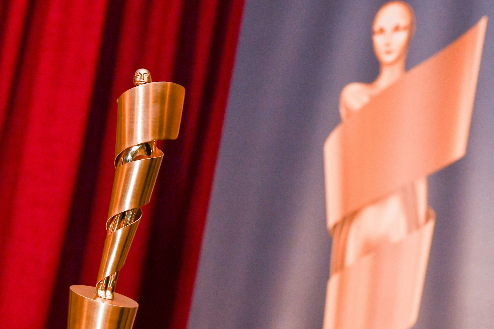 Die Trophäe des Deutschen Filmpreises Lola.