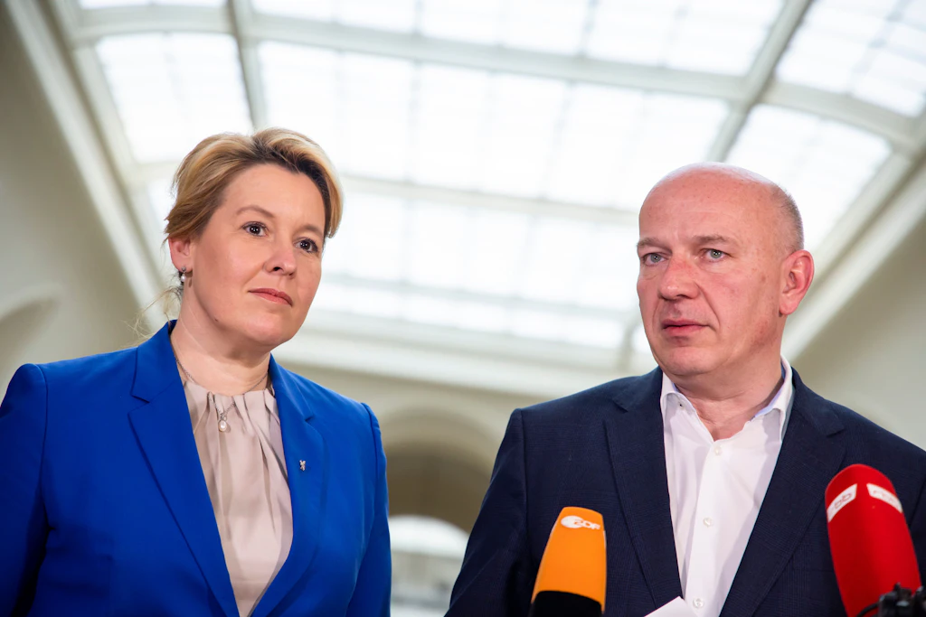 Franziska Giffey und Kai Wegner am Freitag nach einer Runde der Koalitionsverhandlungen im Berliner Abgeordnetenhaus