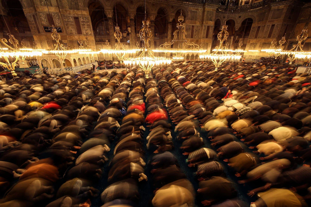 Menschen im Erdbebengebiet beginnen Ramadan