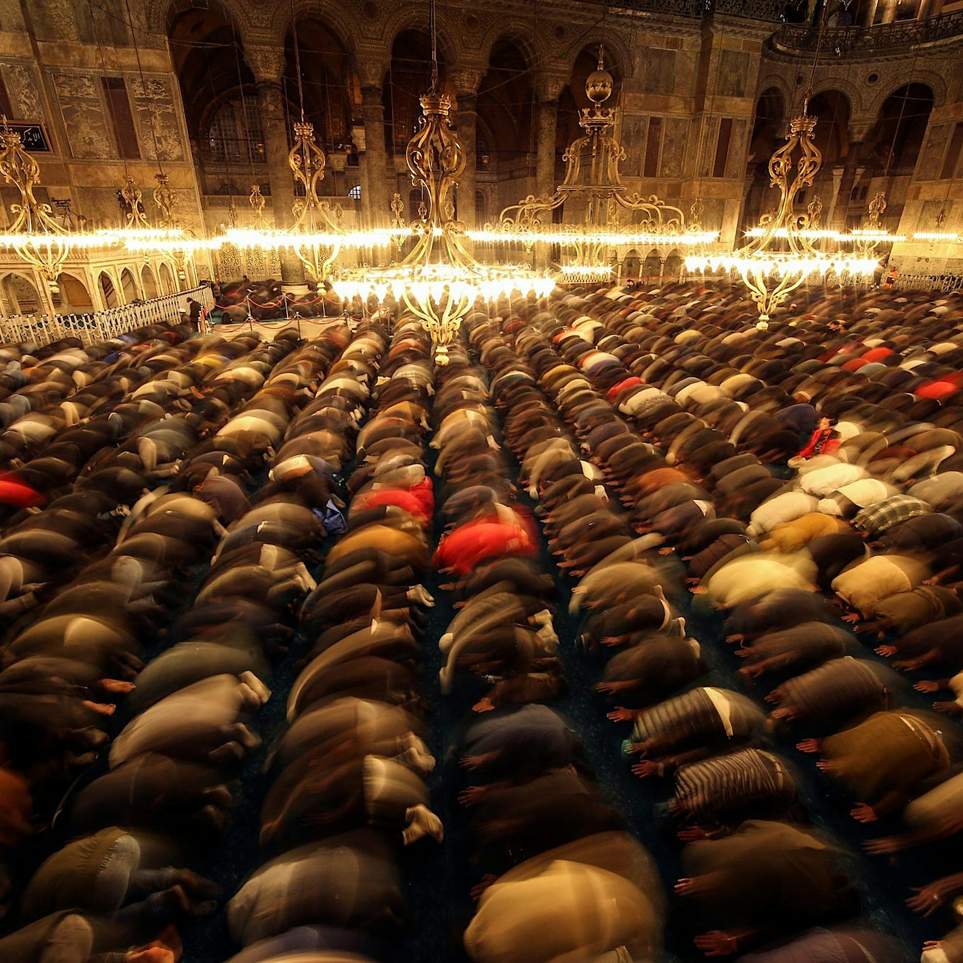 Menschen im Erdbebengebiet beginnen Ramadan