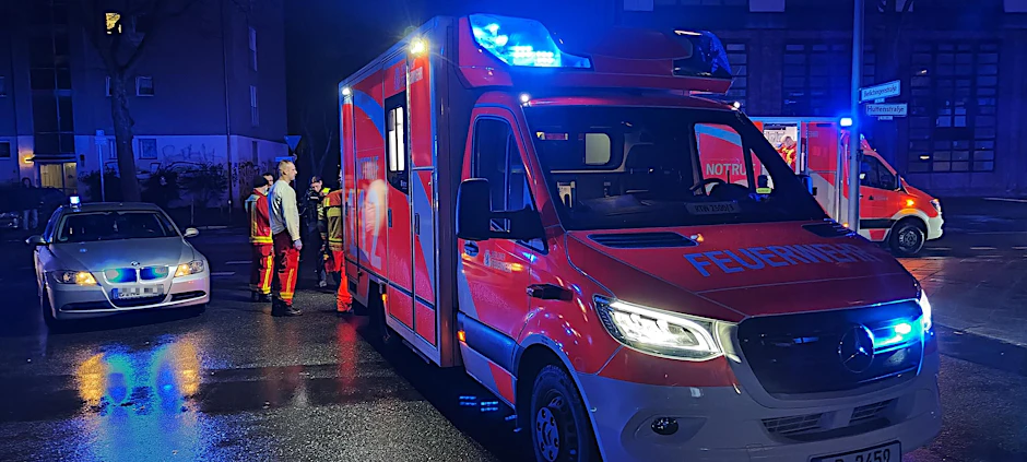 Auch das gab es: Bei einer Auseinandersetzung zwischen mehreren Personen in Moabit wurden in der Nacht zu Mittwoch an der Berlichingen-, Ecke Huttenstraße zwei Männer durch Messerstiche verletzt.