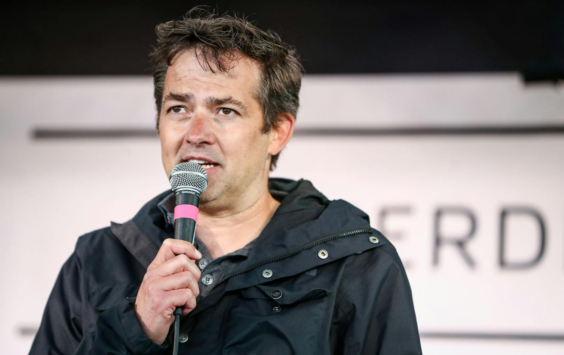 ARCHIV - Michael Ballweg, Initiator von «Querdenken», auf dem Cannstatter Wasen bei einer Protestkundgebung seiner Initiative im Mai 2020.