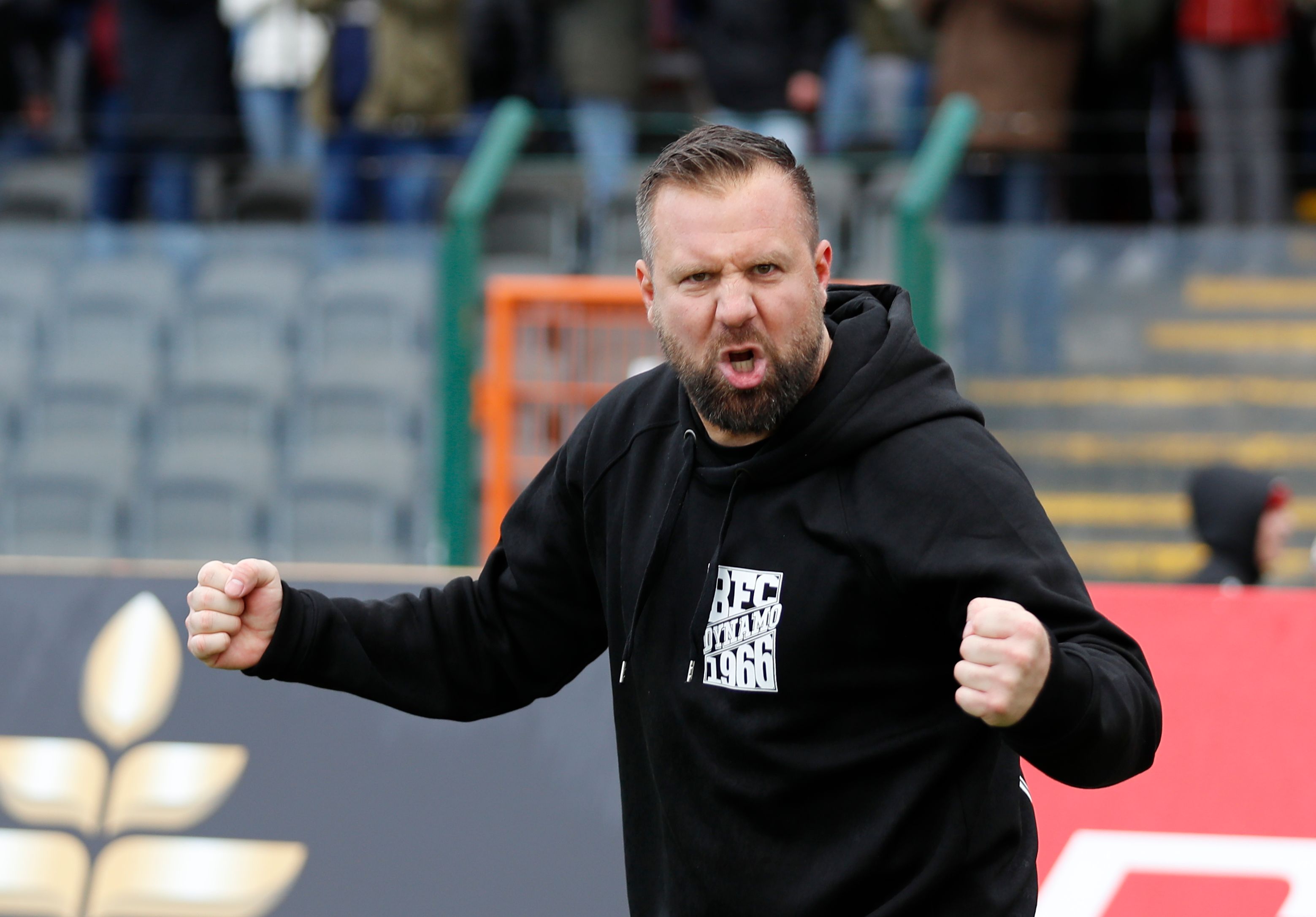 BFC-Coach Heiner Backhaus freut sich über einen Sieg der gesparten Körner