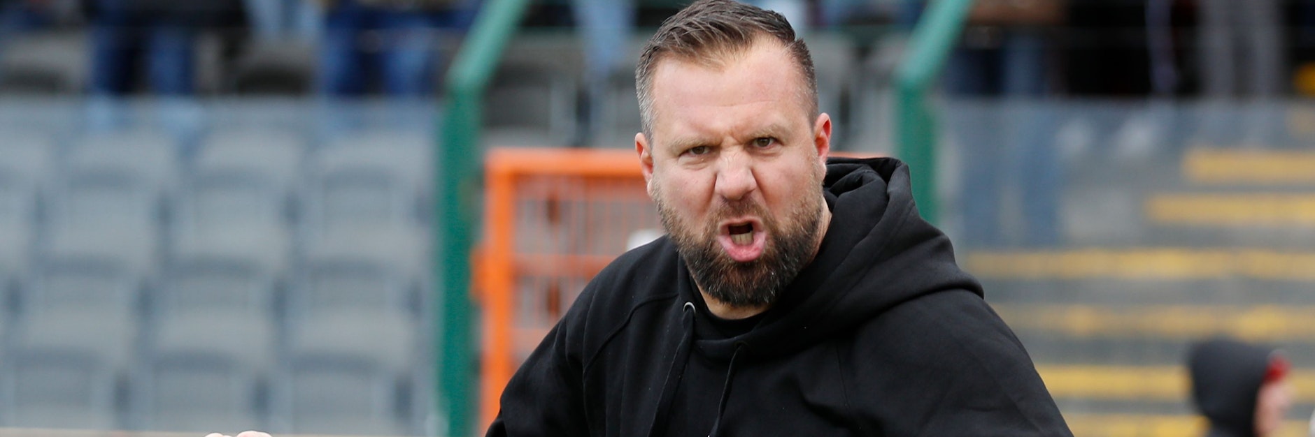 Nass, aber glücklich: BFC-Trainer Heiner Backhaus feiert den Einzug ins Halbfinale des Landespokals.