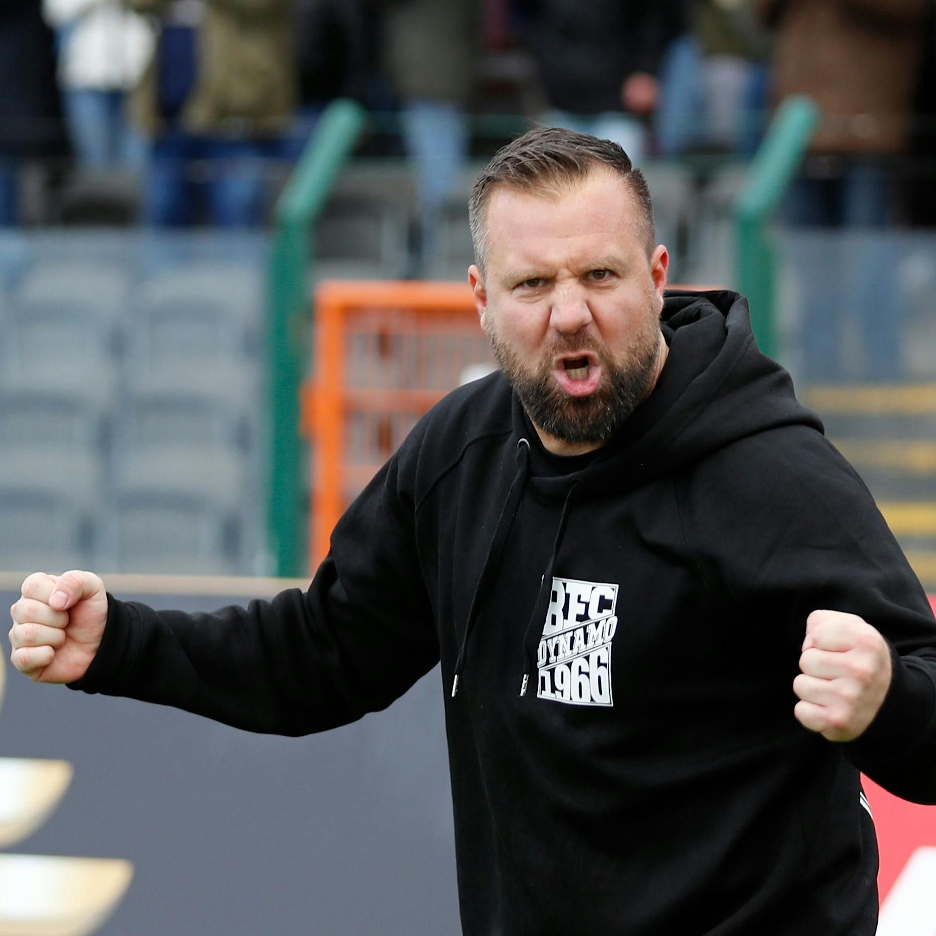 BFC-Coach Heiner Backhaus freut sich über einen Sieg der gesparten Körner