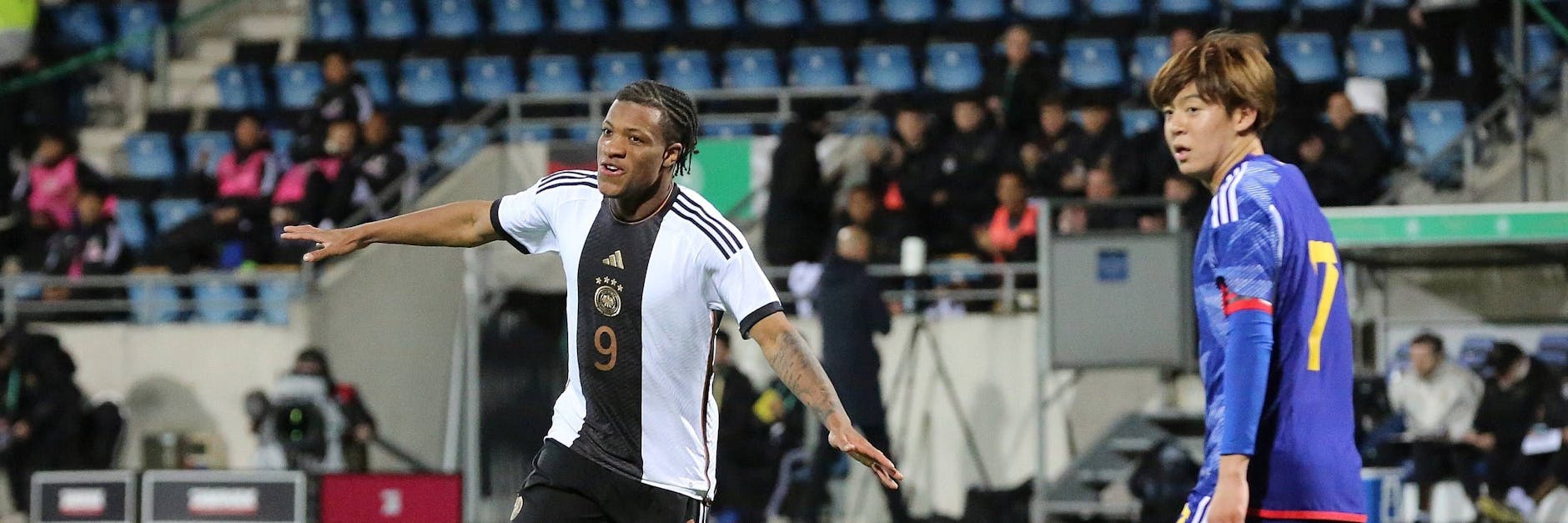 Jessic Ngankam von Hertha BSC trifft für die deutschen U21 beim 2:2 im Test gegen Japan und feiert ausgelassen sein Premierentor.