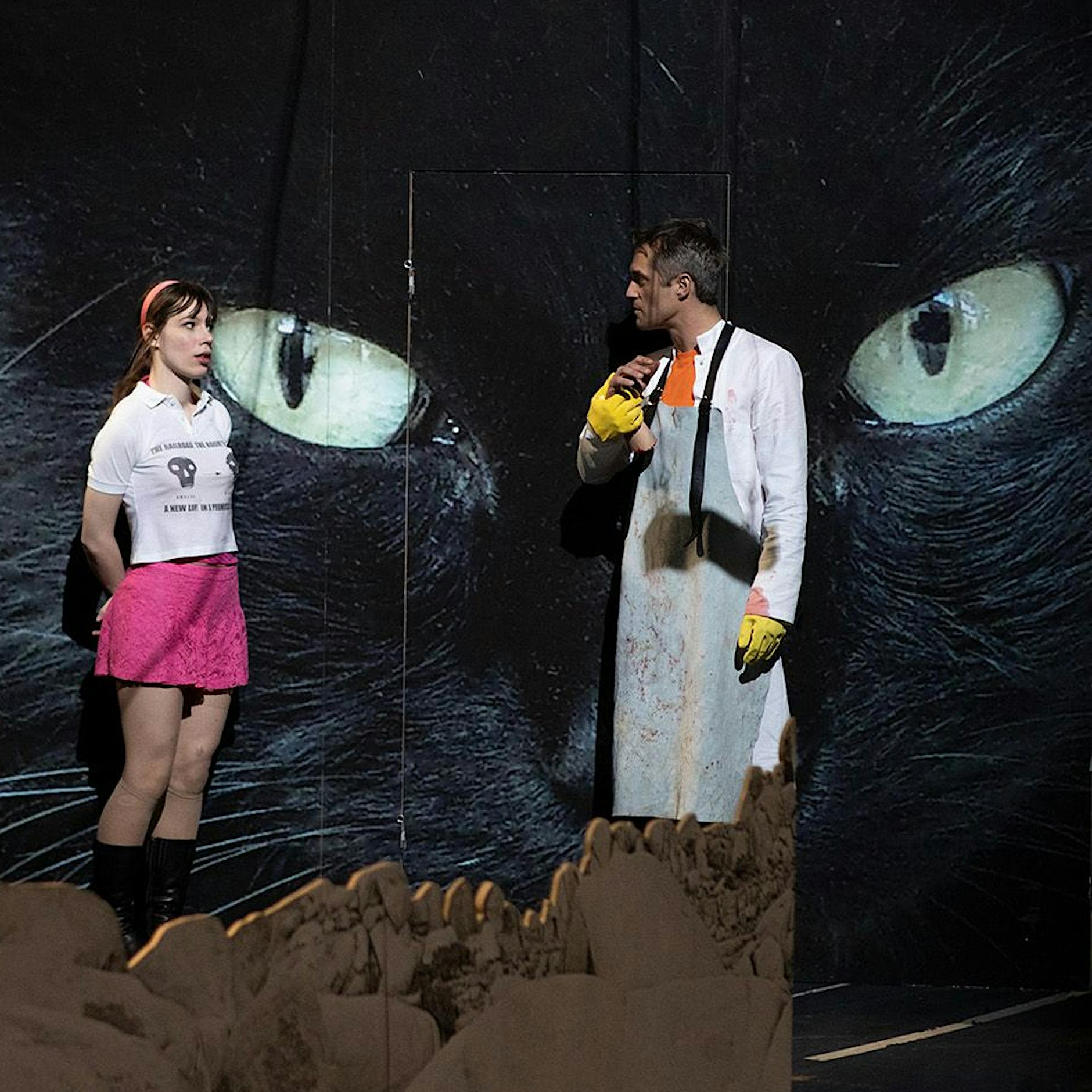 „Stechen und Sterben“: Wie die Volksbühne ihr Publikum quält