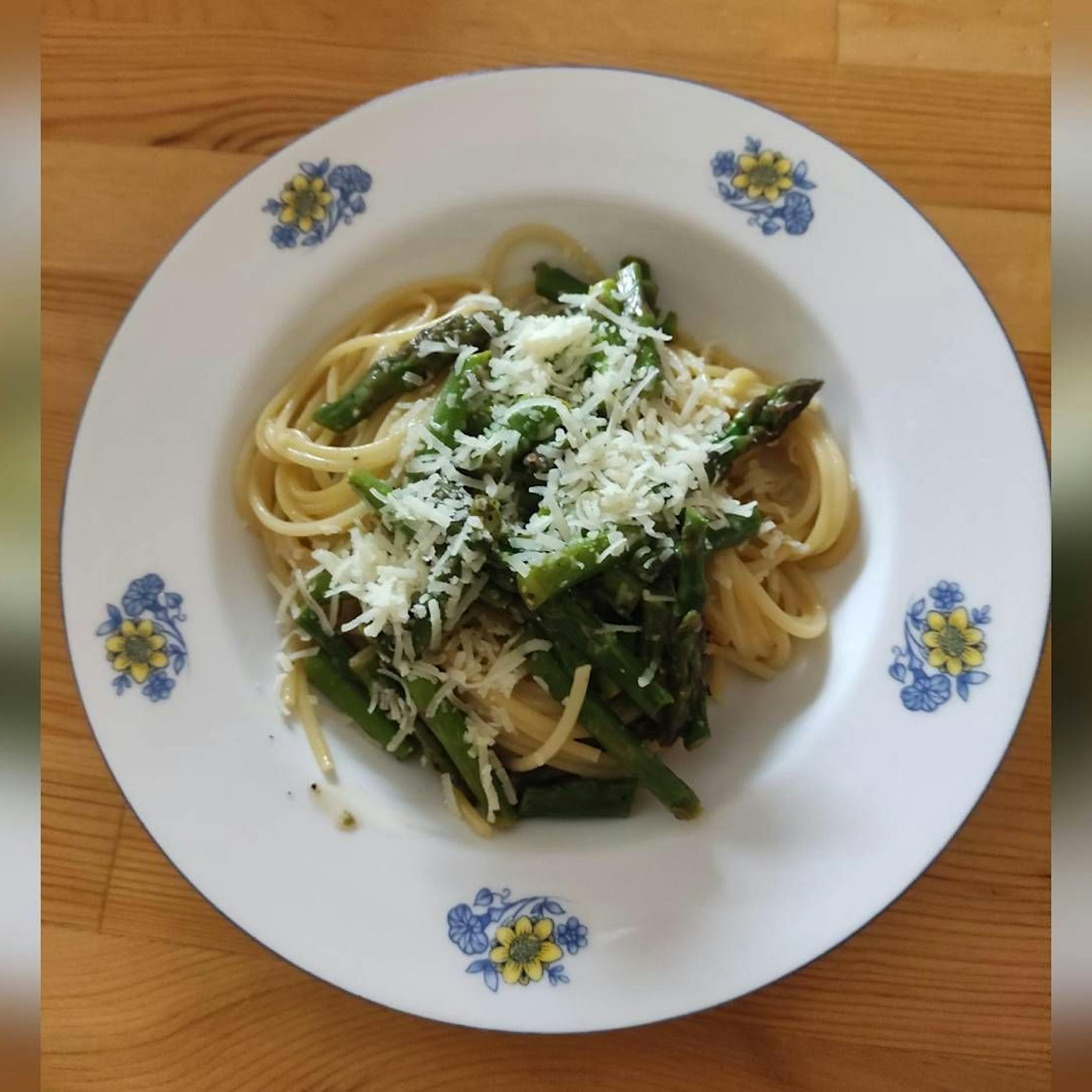 Rezept für Spargel mit Spaghetti und Parmesan: So lecker starten Sie in die Spargel-Saison