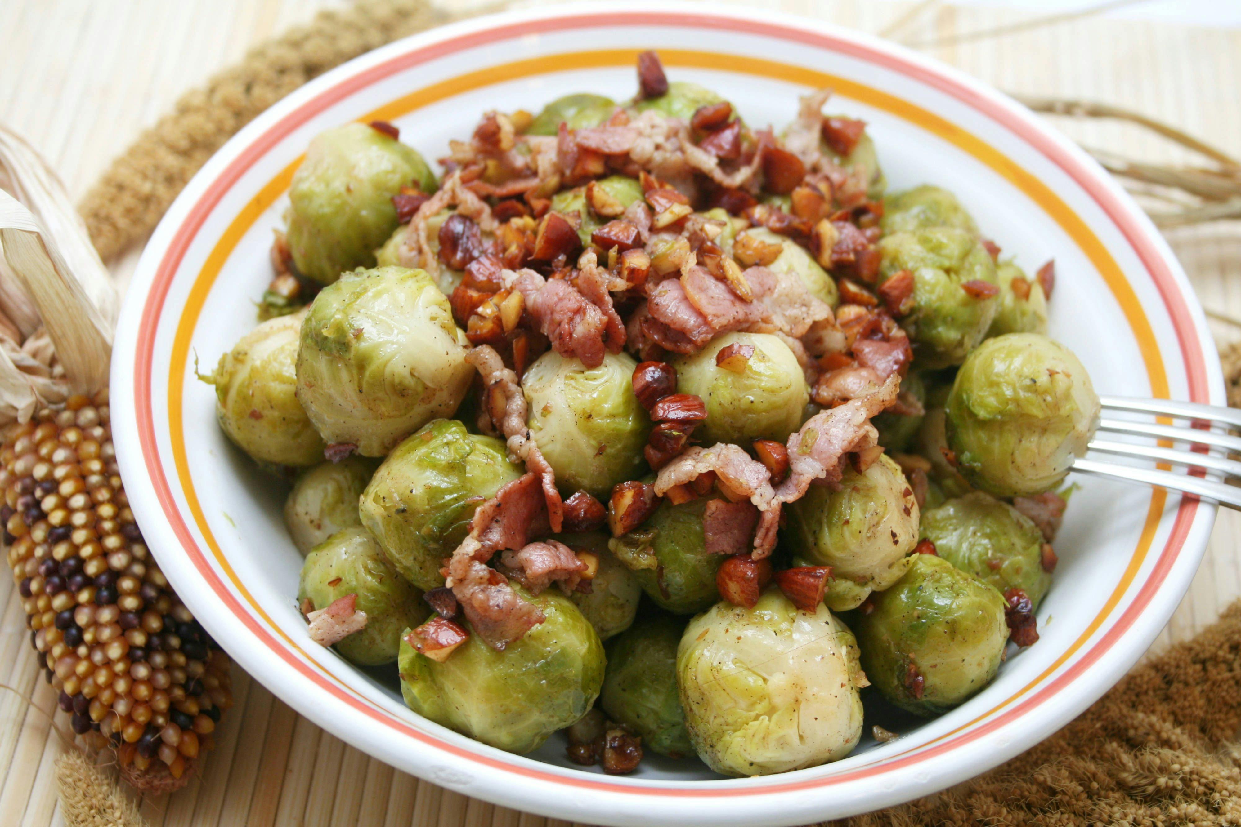 Geniales Rezept für Rosenkohl mit Käse und Speck aus dem Ofen: So gut ...