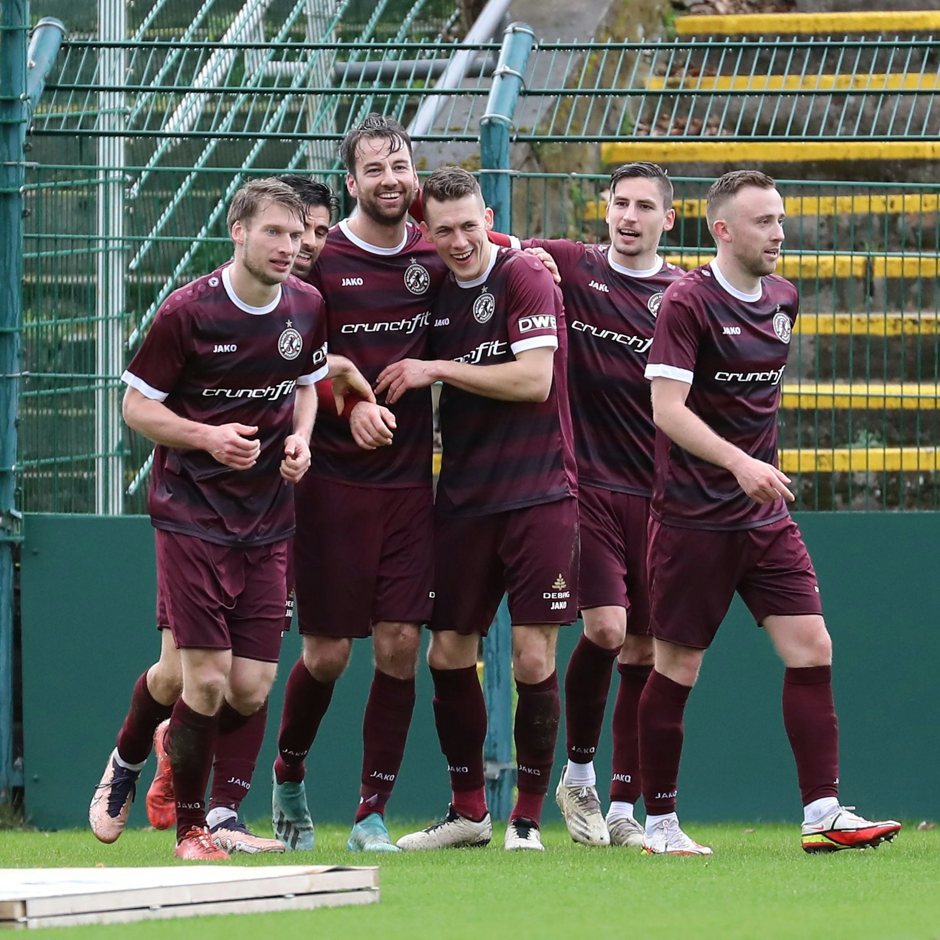 So feierten die Dynamos ihren Torschützen Christian Beck (2.v.l.) nach dem 1:0 gegen die VSG Altglienicke.