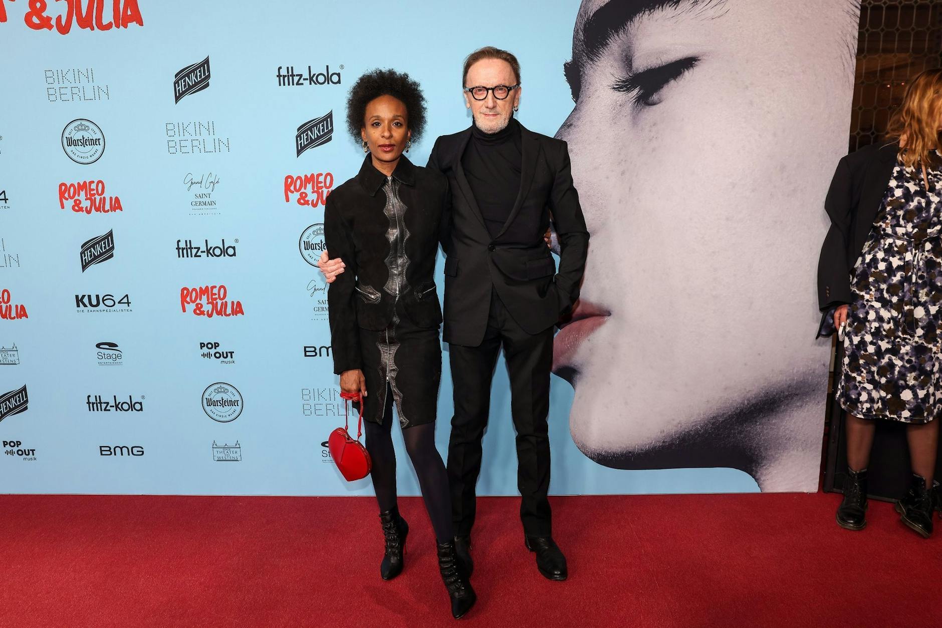 Marius Müller-Westernhagen (r) und Lindiwe Suttle auf dem Roten Teppich in Berlin.